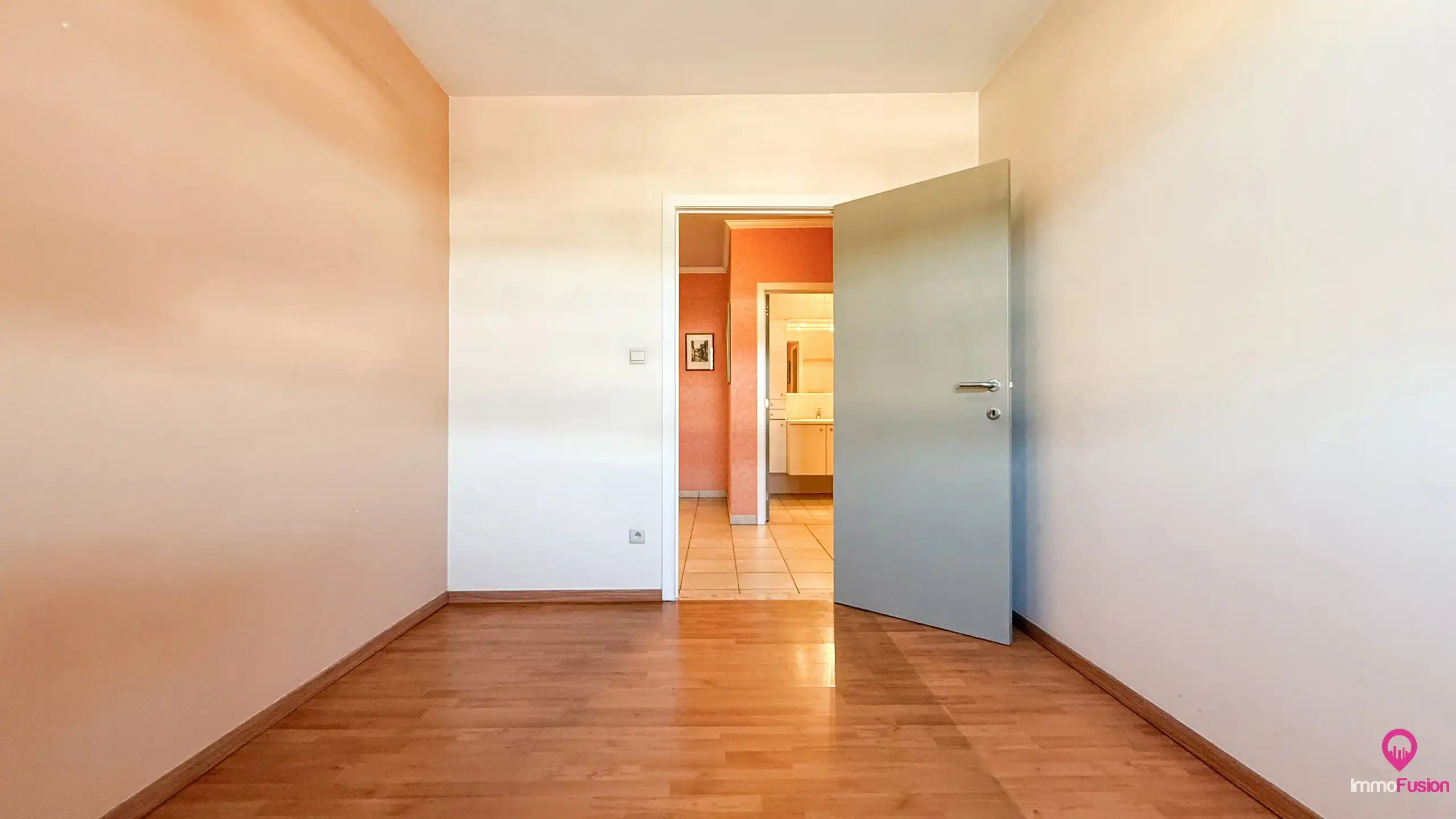 Instapklaar appartement met terras op centrale ligging! foto 24