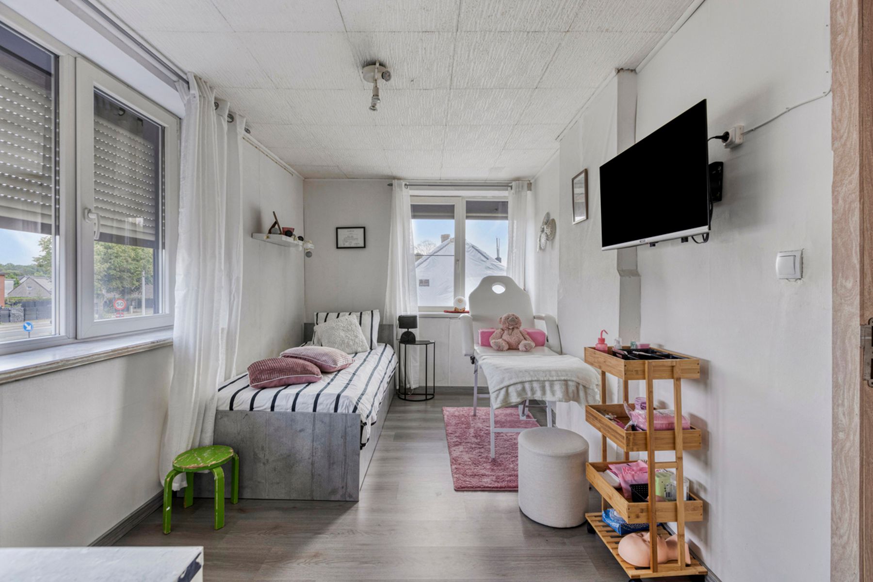 Gerenoveerde woning met 4 slaapkamers, veranda en zwembad. foto 16