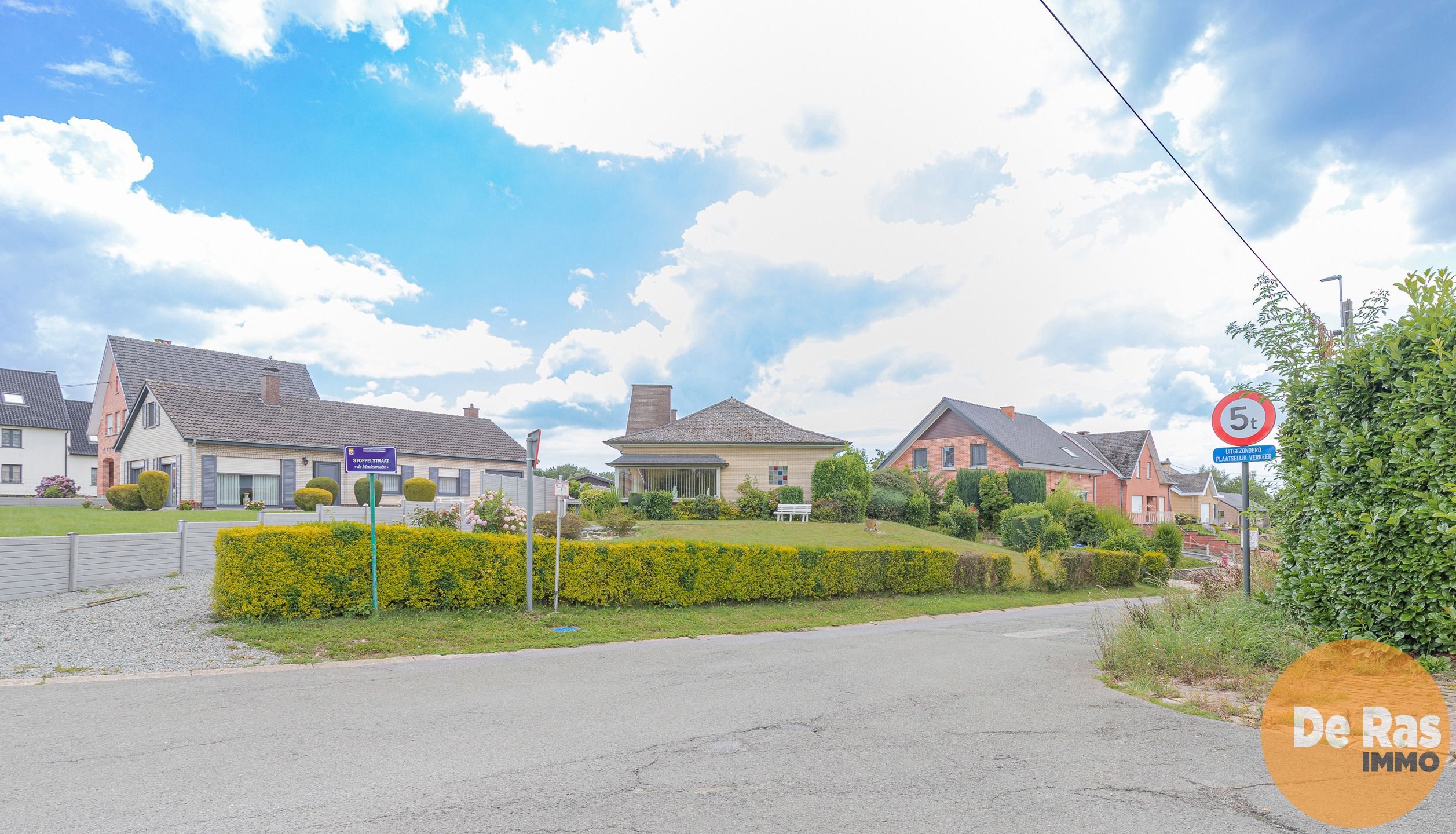 MOERBEKE - Goed onderhouden 4-gevelwoning nabij het station foto 2