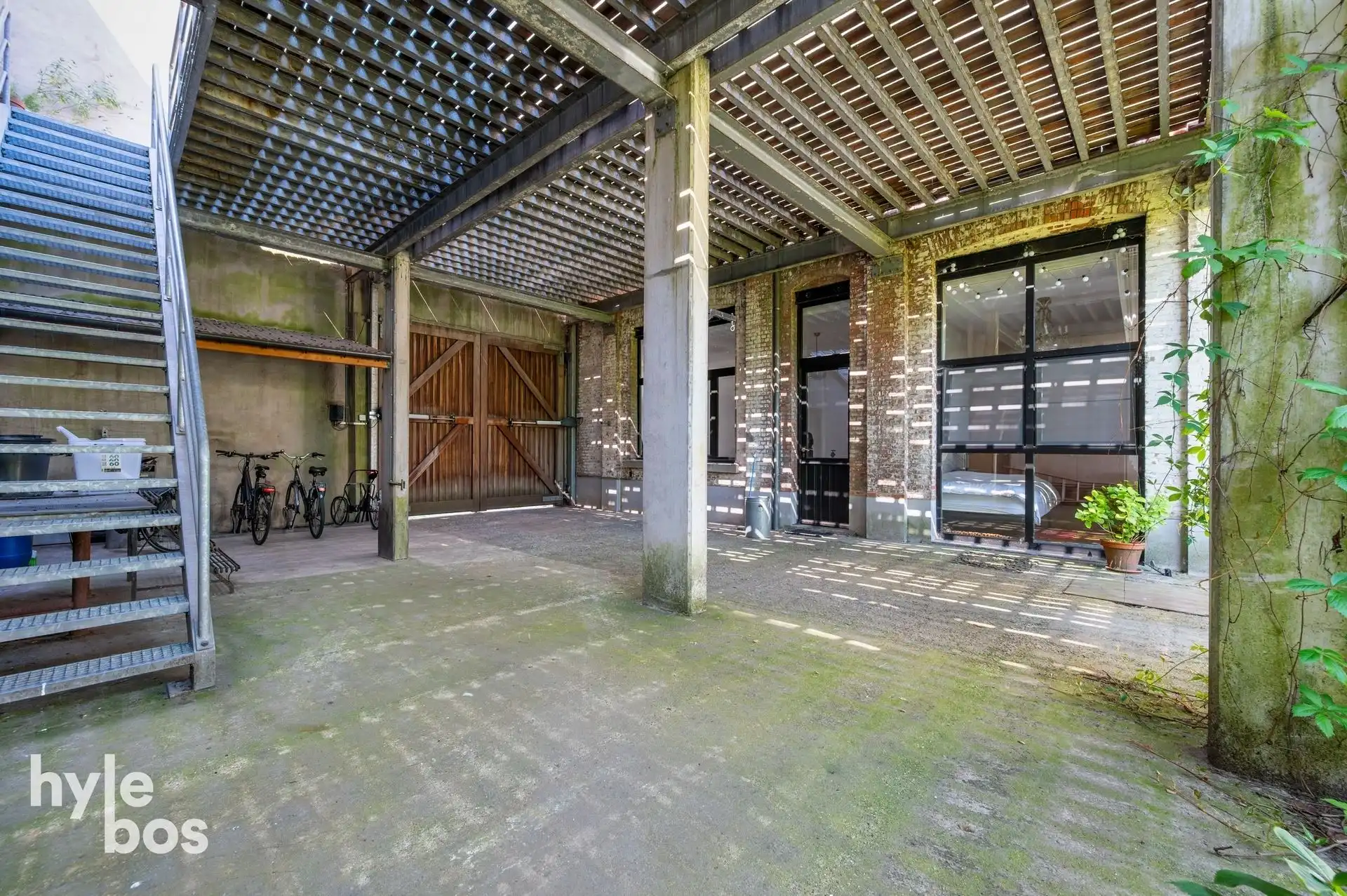 Uniek open woonconcept met mooie tuin foto 24