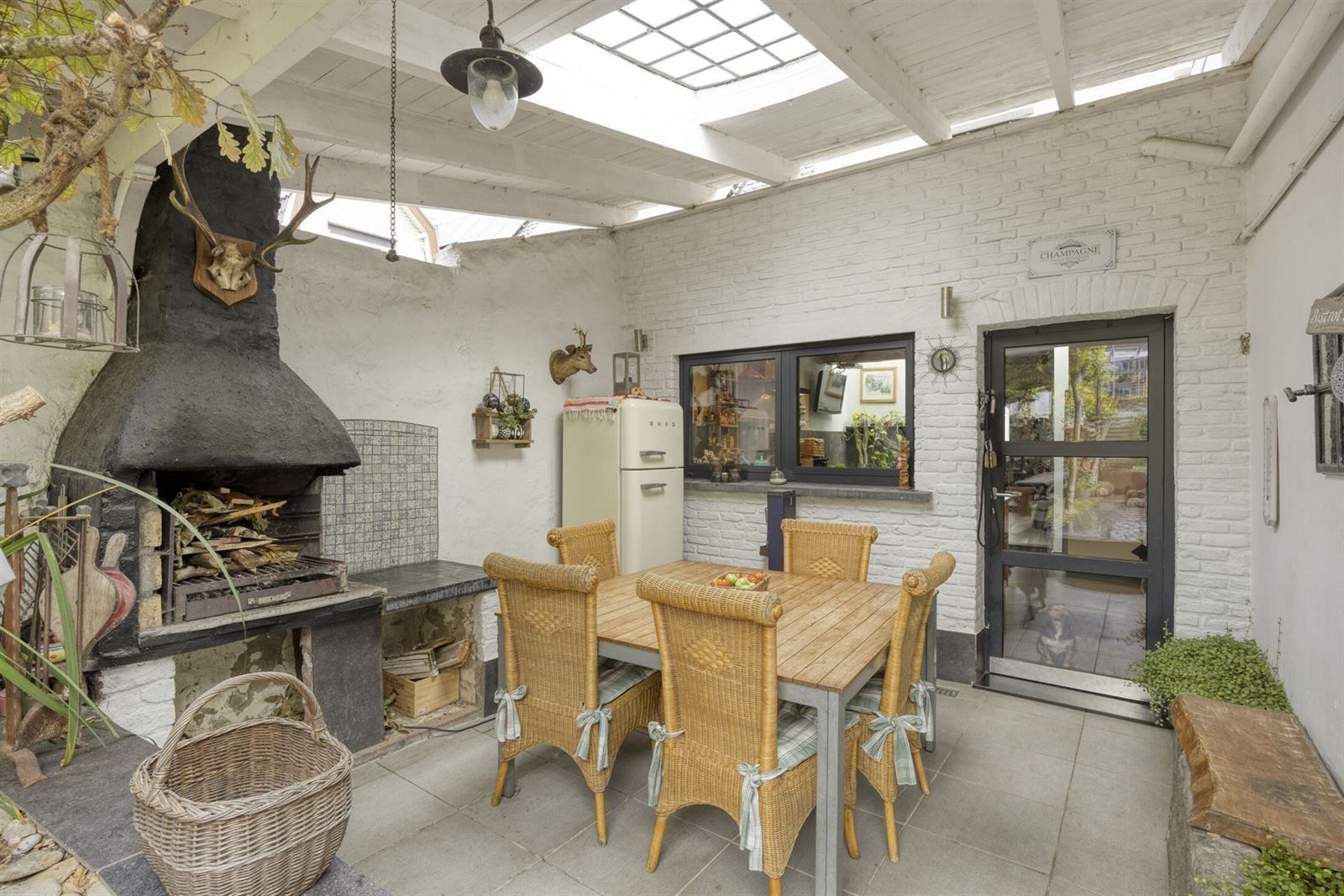 Charmante verborgen parel met tuin en garages foto 20