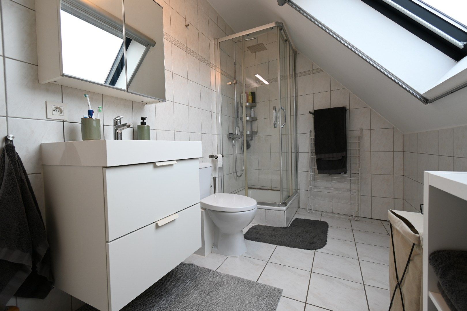 Knappe studio met mezzanine in Tongeren-centrum vlakbij park "De Motten" foto 8