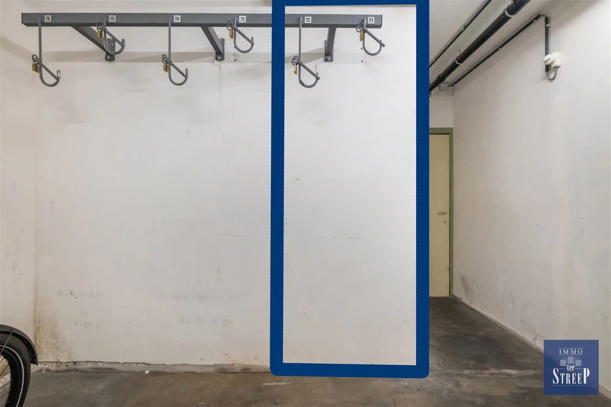 Gemeubelde studio foto 14