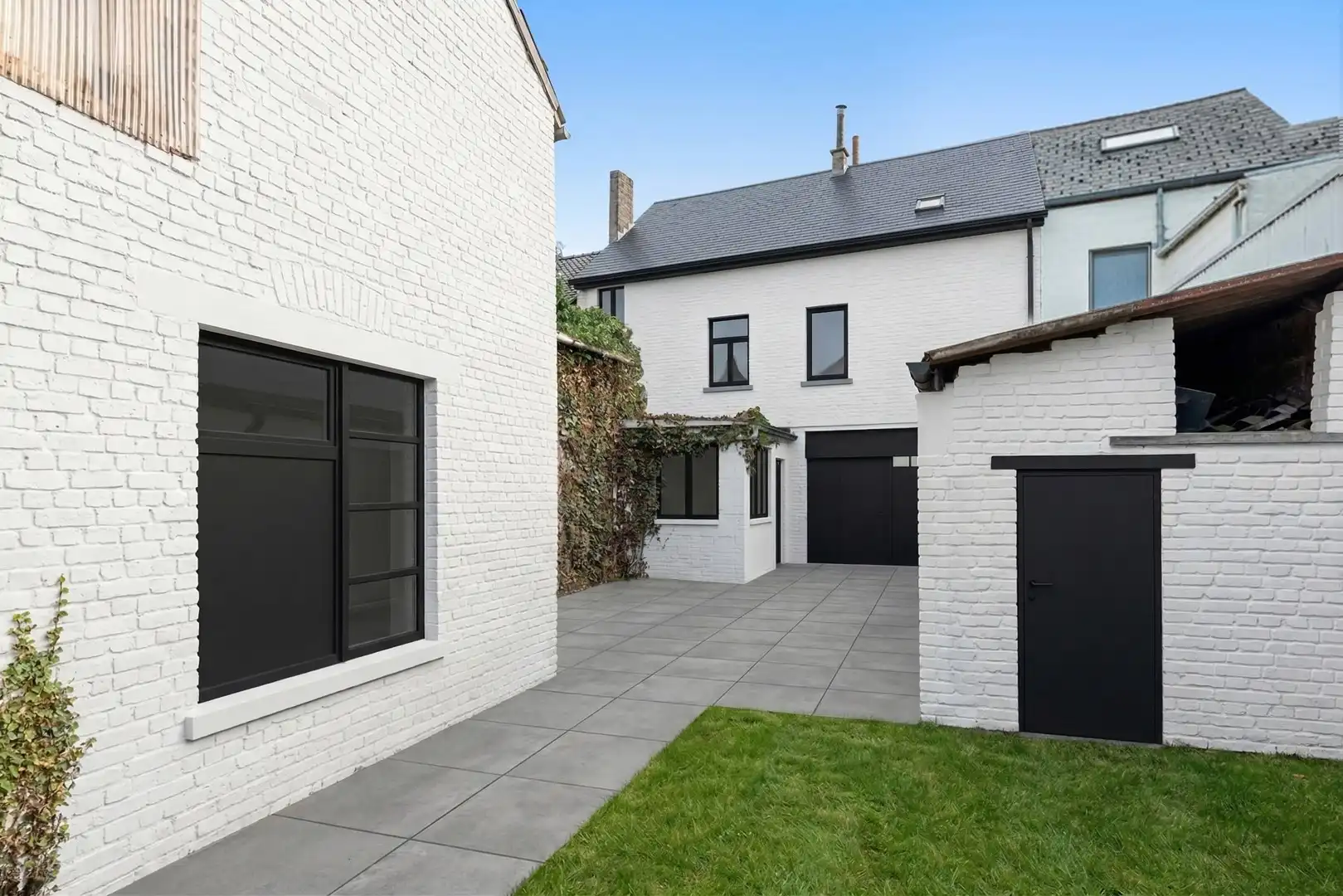 Ruime renovatiewoning met veel potentieel foto 14