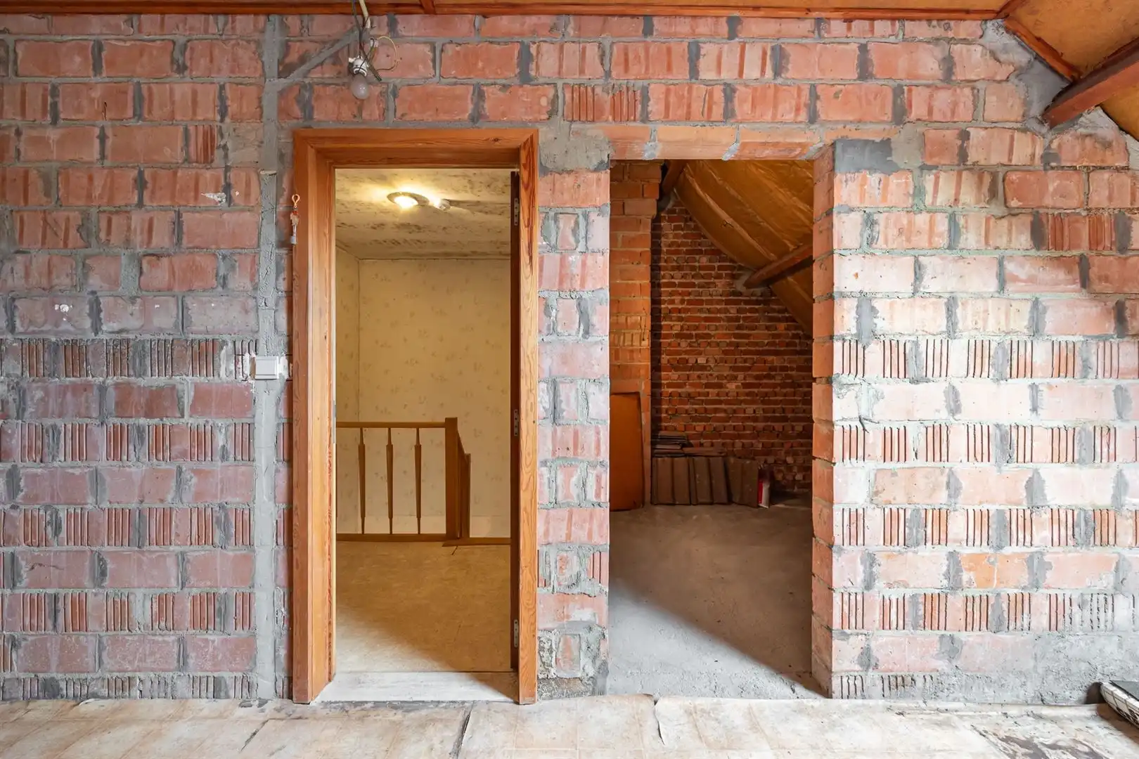 Te renoveren gezinswoning met tuin en garage in rustige centrumstraat foto 18