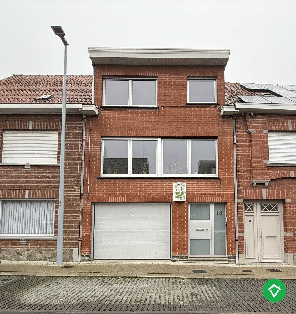 Ruime bel-étagewoning met 3 slaapkamers, garage en tuin foto {{pictureIndex}}