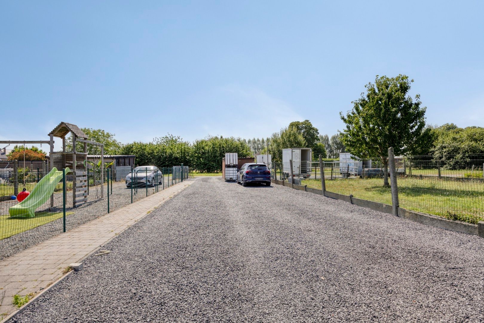 Verrassend ruime instapklare woning met 6 slaapkamers en zonnige tuin – hartje Meerbeke foto 4