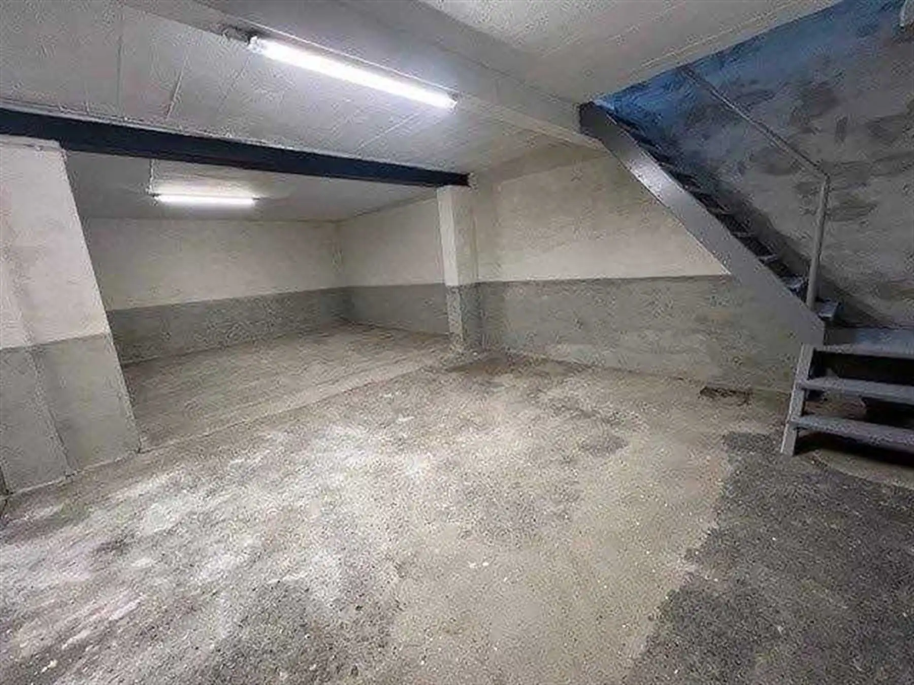 Woning met 3 verhuurde units en ruim magazijn met aparte toegang foto 17