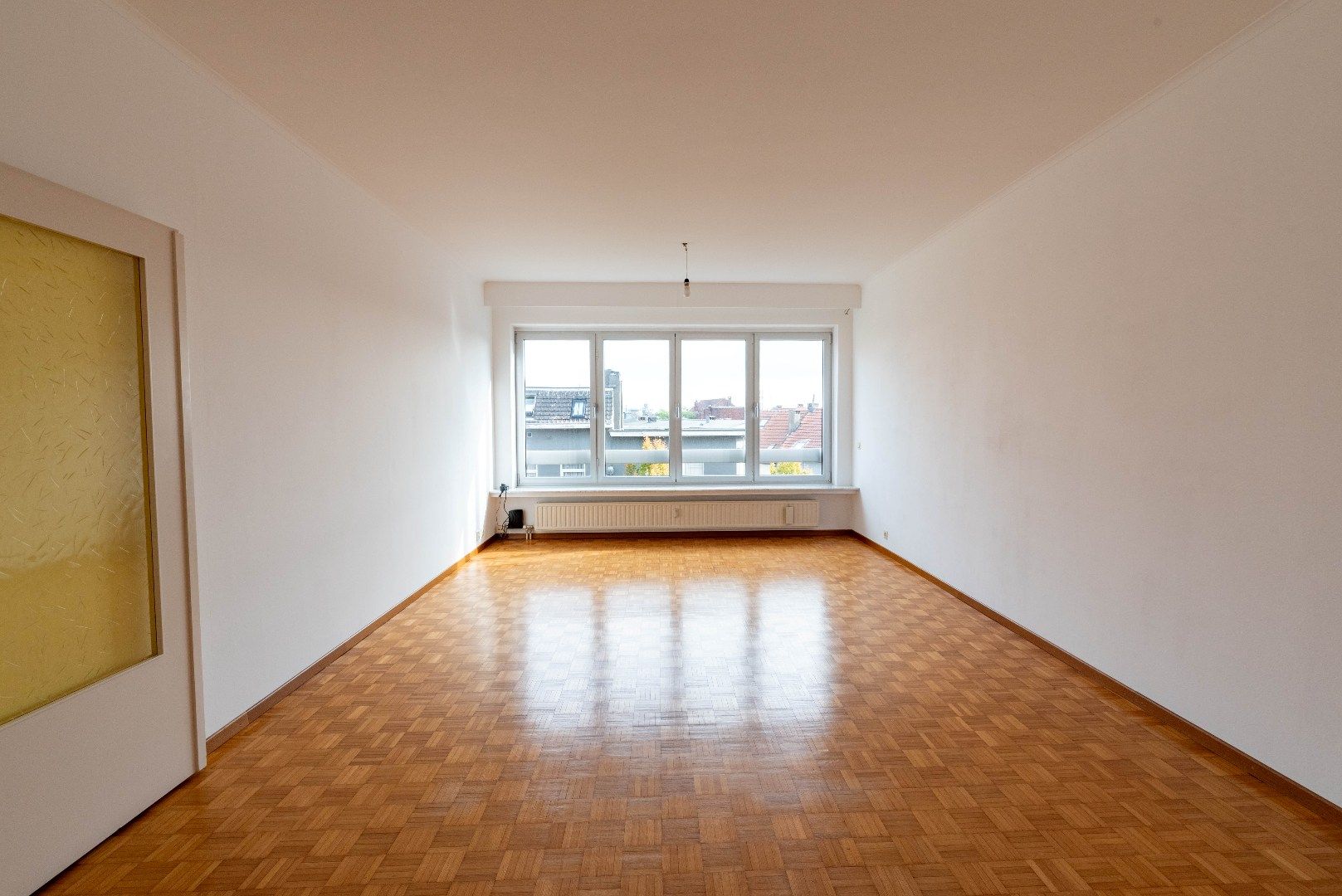 Instapklaar appartement met 2 slaapkamers op centrale ligging foto 2