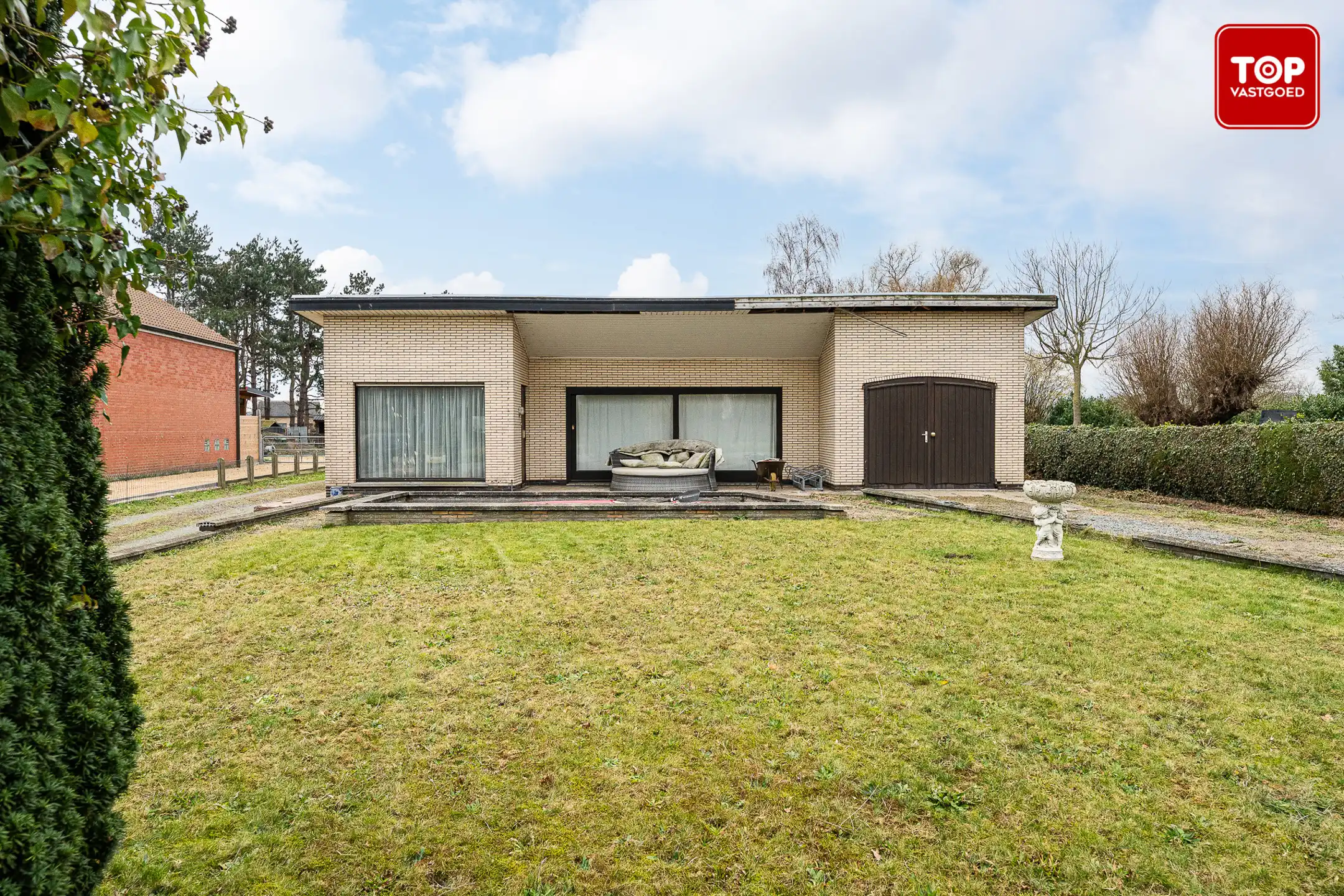 Te renoveren woning met enorme loods foto 5