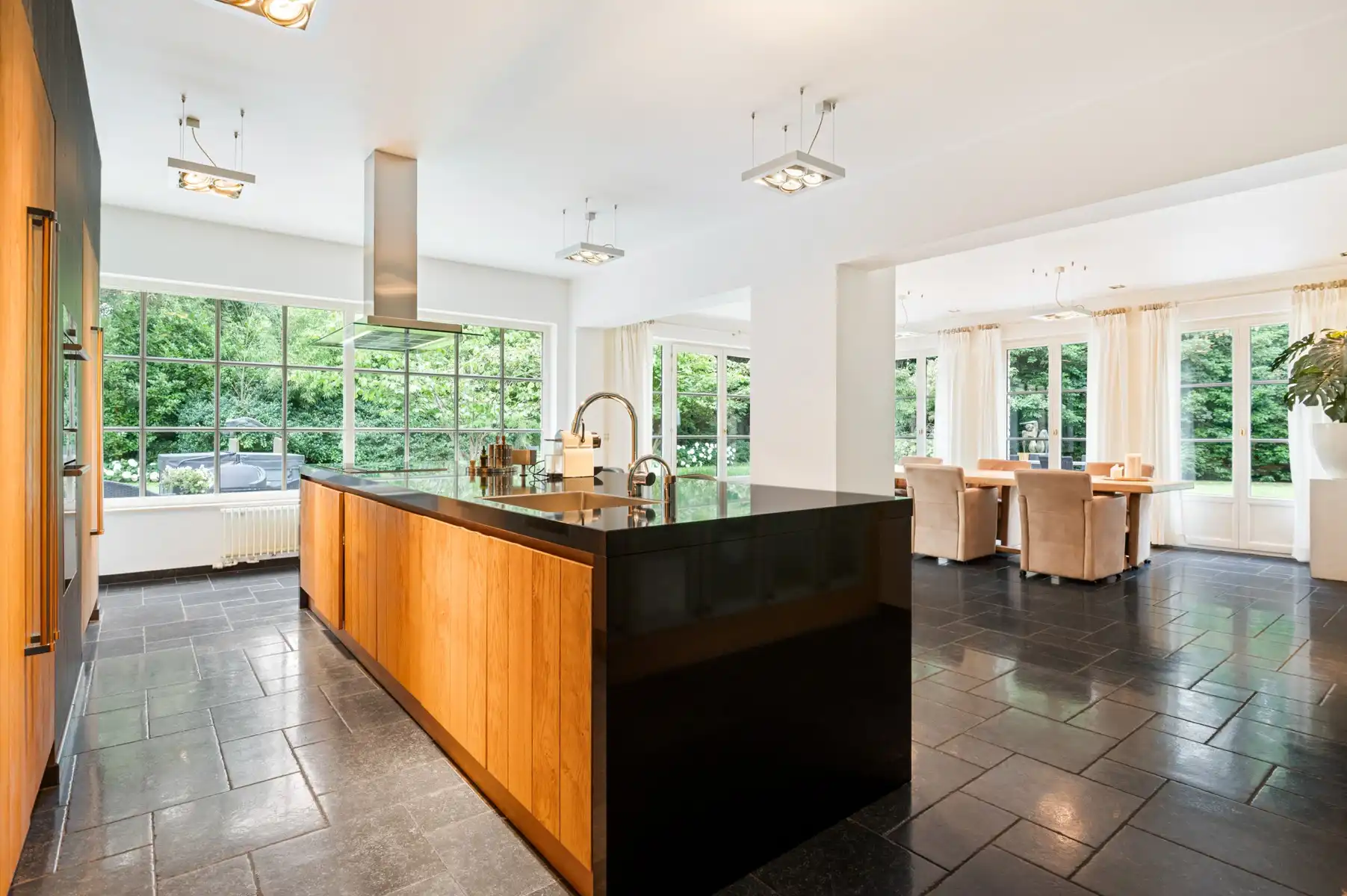 Exclusieve villa met parktuin foto 22