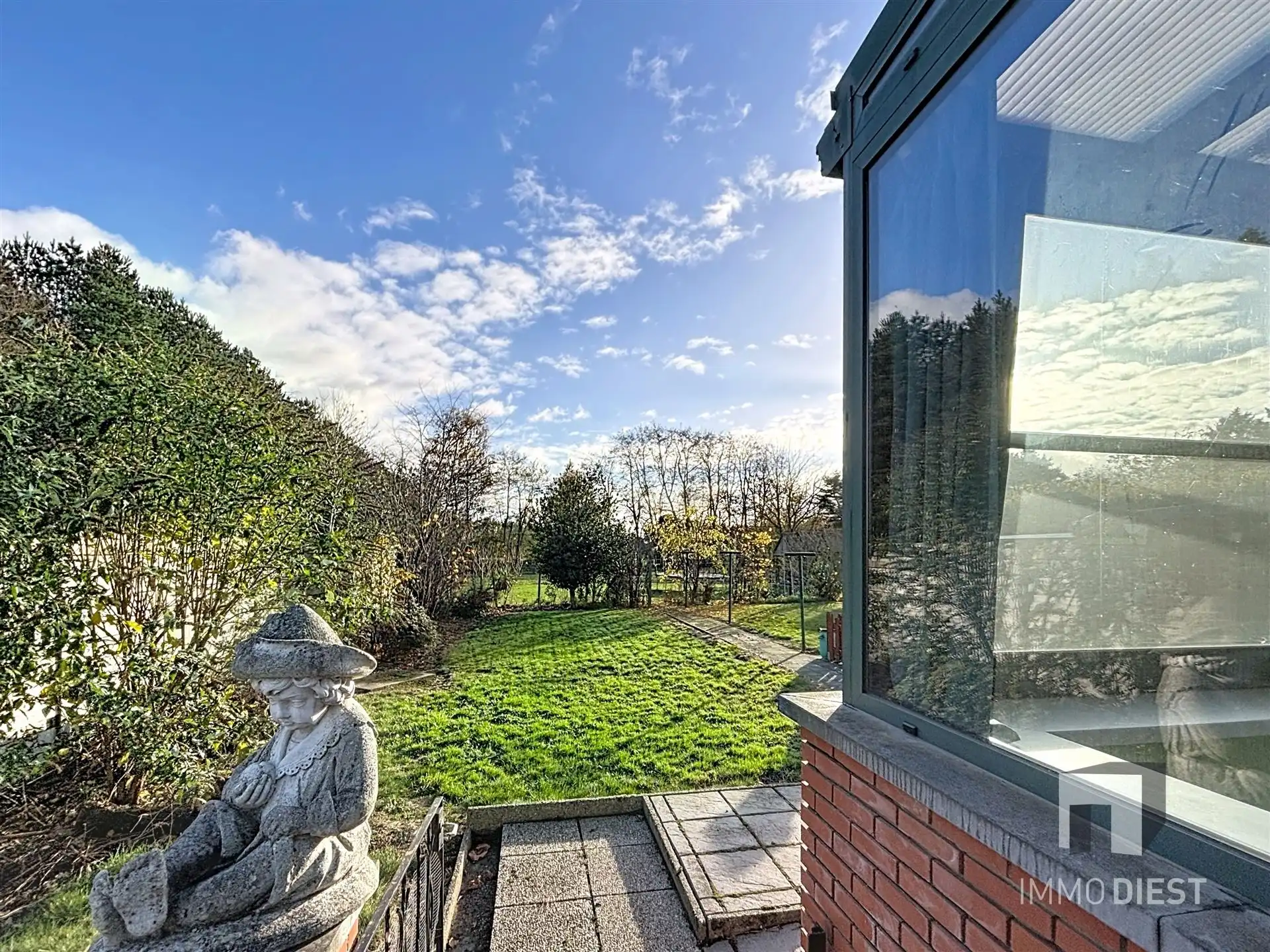 Gezinswoning op mooie locatie op 8,60are foto 2