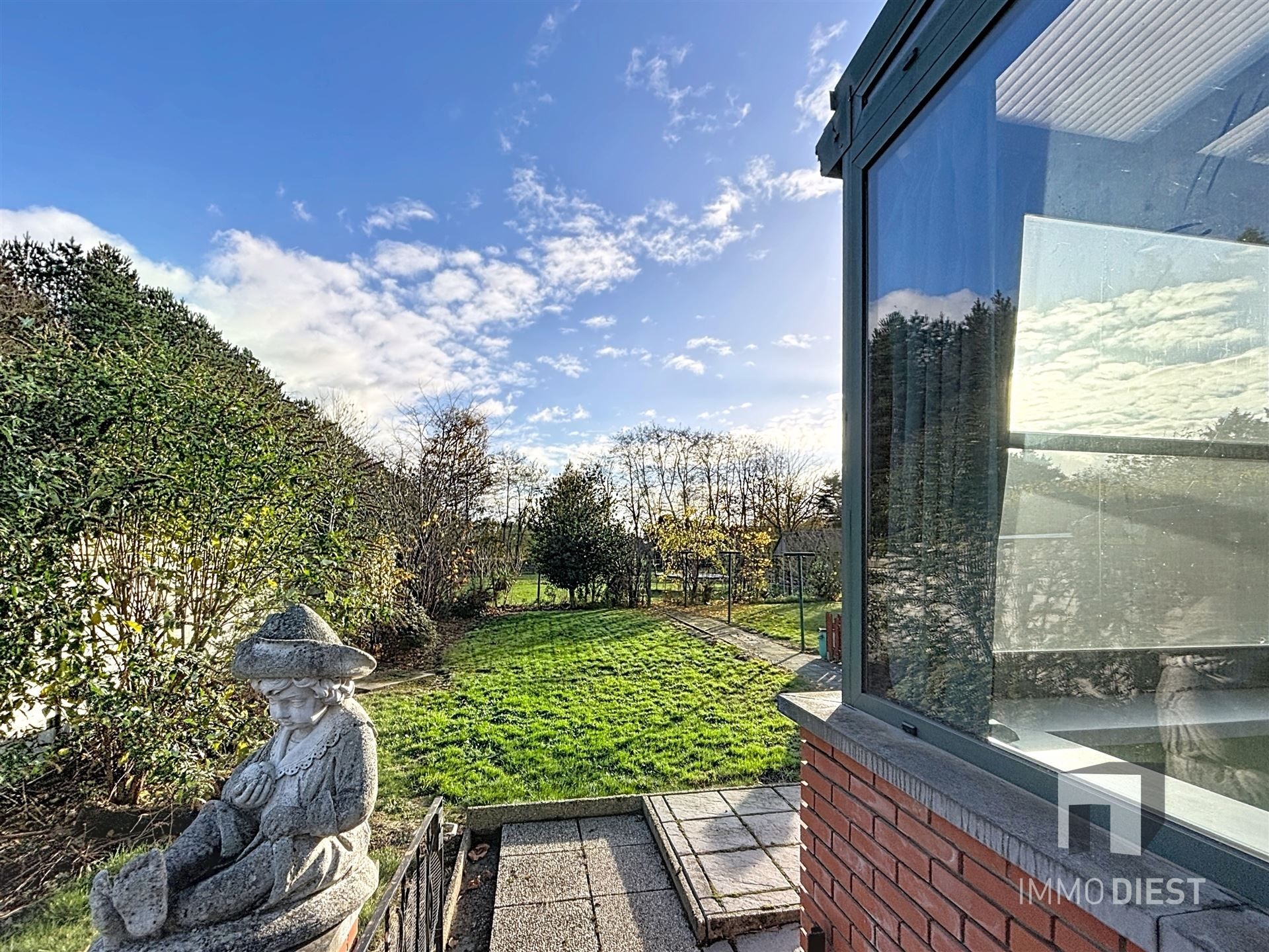 Gezinswoning op mooie locatie op 8,60are foto 2