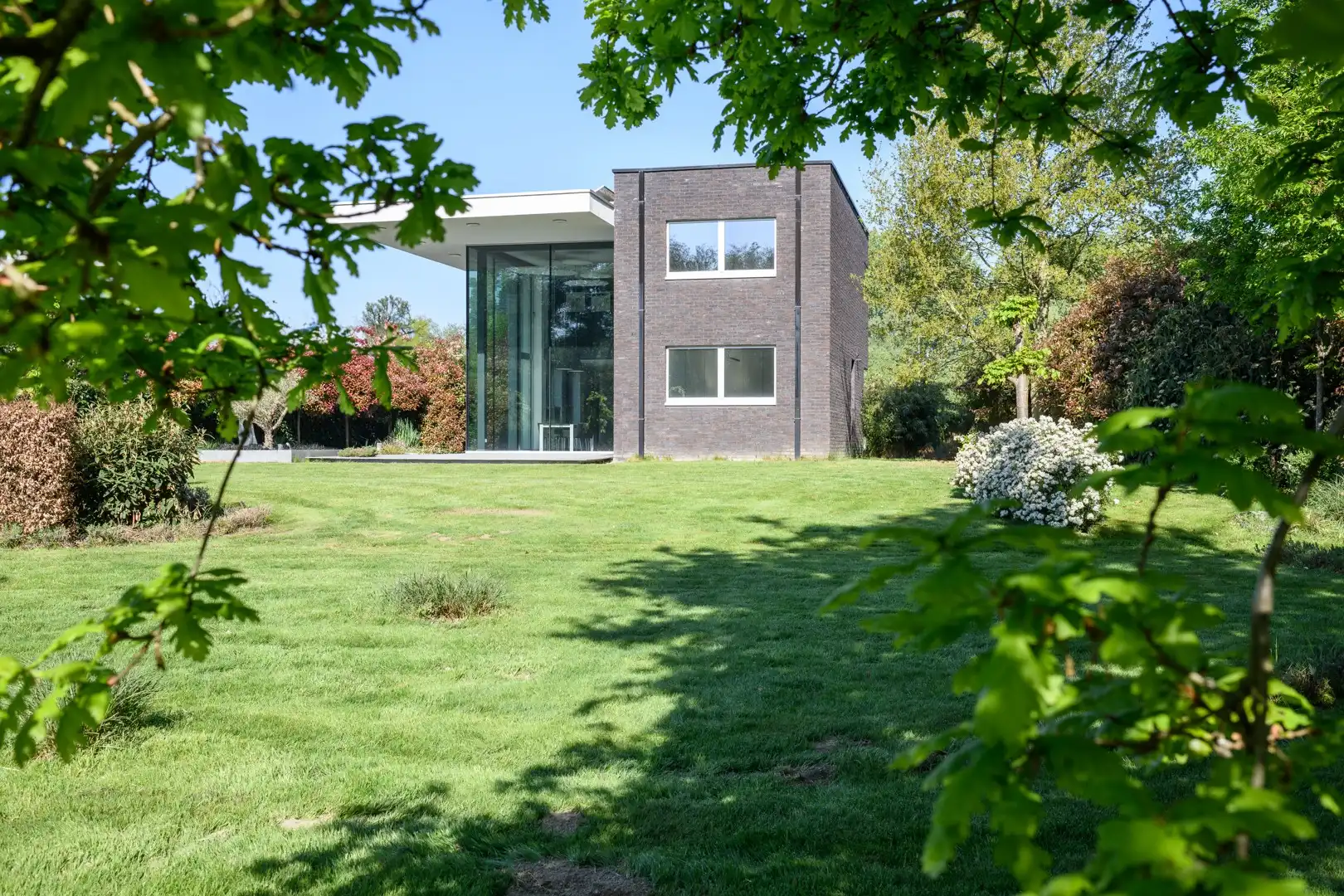 Zeer ruime, moderne en luxueuze villa foto {{pictureIndex}}