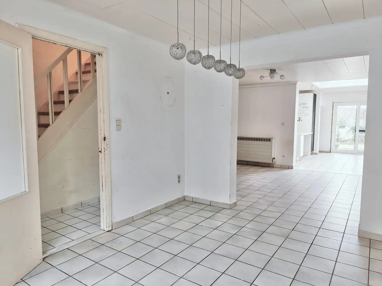 Te renoveren rijwoning met 4 slaapkamers en leuke stadstuin. foto 6