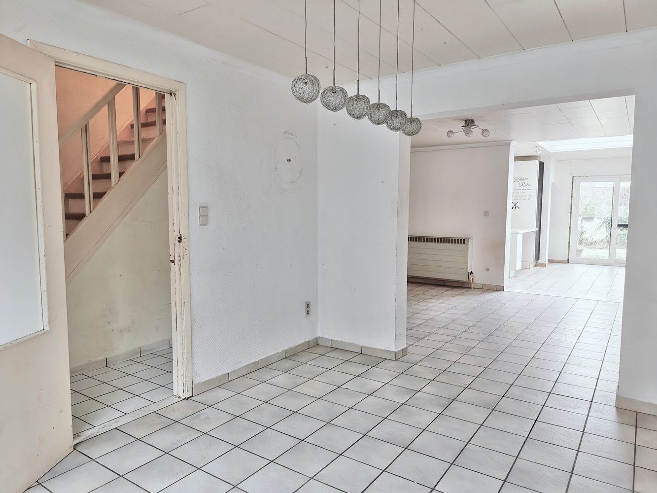 Te renoveren rijwoning met 4 slaapkamers en leuke stadstuin. foto 6