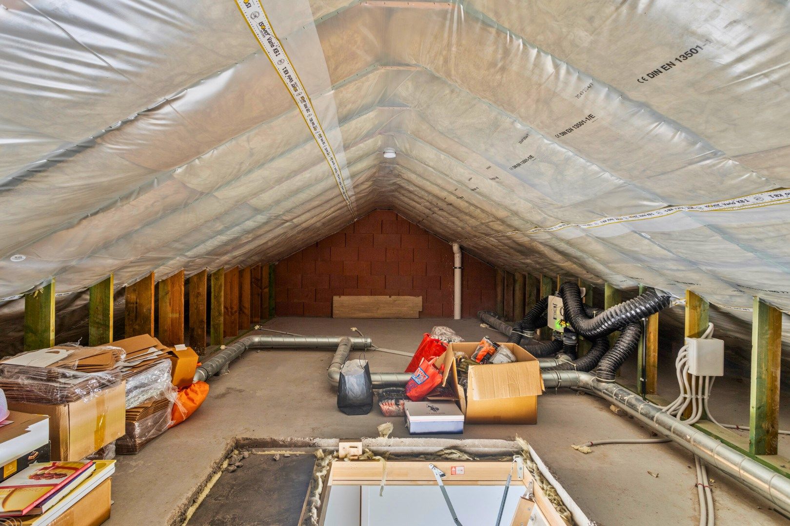 Ruime nieuwbouw met home-office, 3 slaapkamers, tuin met uitweg & garage. foto 23