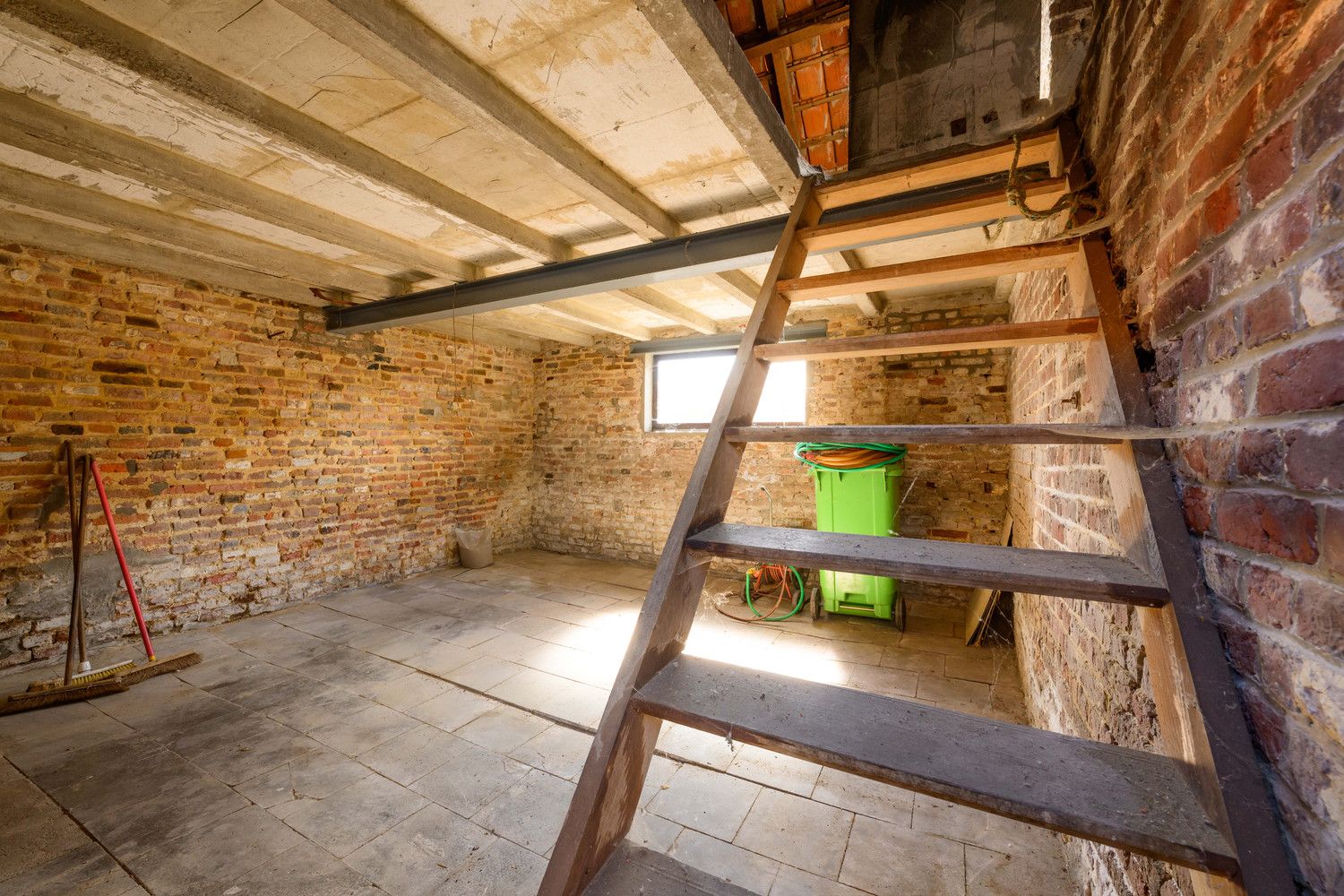 Totaal te renoveren woning te Ardooie. foto 26