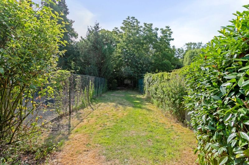 INSTAPKLARE GEZINSWONING MET TUIN NABIJ UZ GENT foto 3