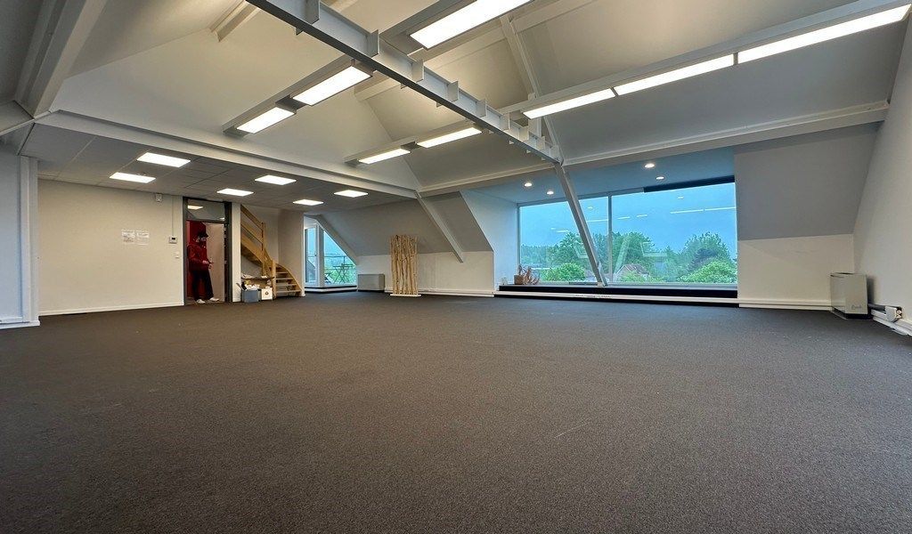 Lichtrijk kantoor te huur op zichtlocatie te Sint-Martens-Latem foto 14