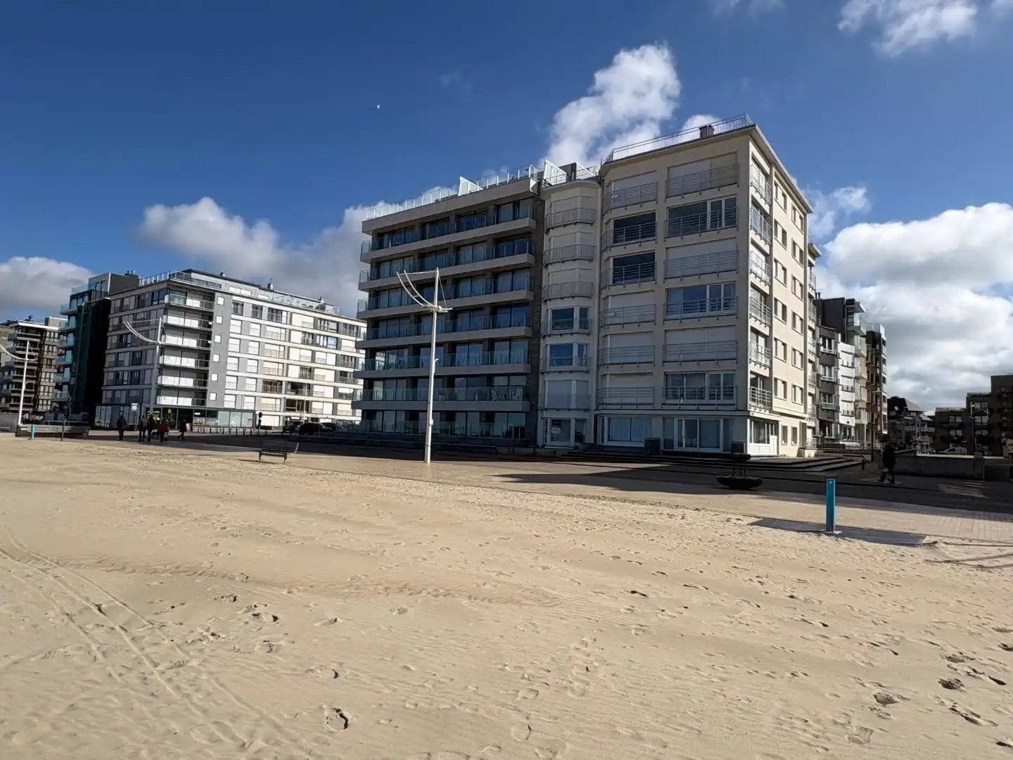 Ruim appartement met 3 slaapkamers en zijdelings zeezicht in Koksijde foto 15