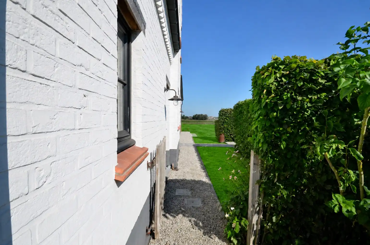 Tijdloze villa met uitzonderlijke vergezichten op een residentiële locatie. foto 23