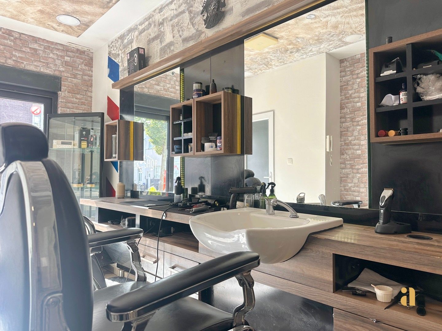 Woning met praktijkruimte of plek voor 2 gezinnen foto 6