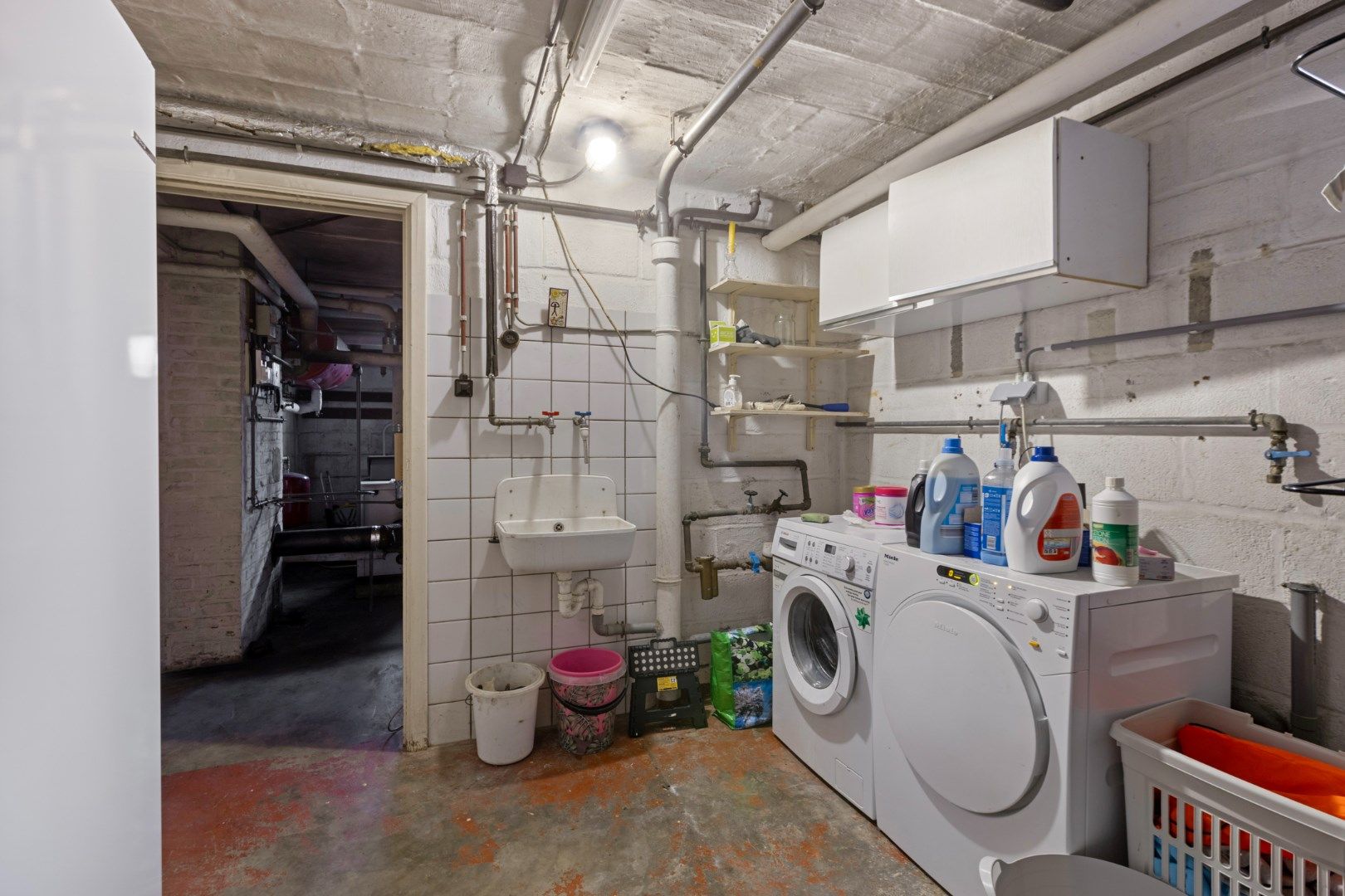 Ruime woning met 5 slaapkamers + inrit aan achterzijde foto 25
