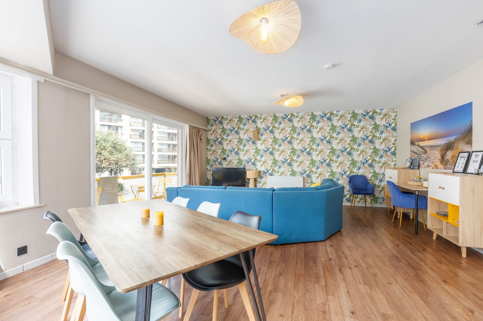 Ruim appartement met 3 slaapkamers en zonnig terras in hartje Oostende, pal aan het strand foto 2