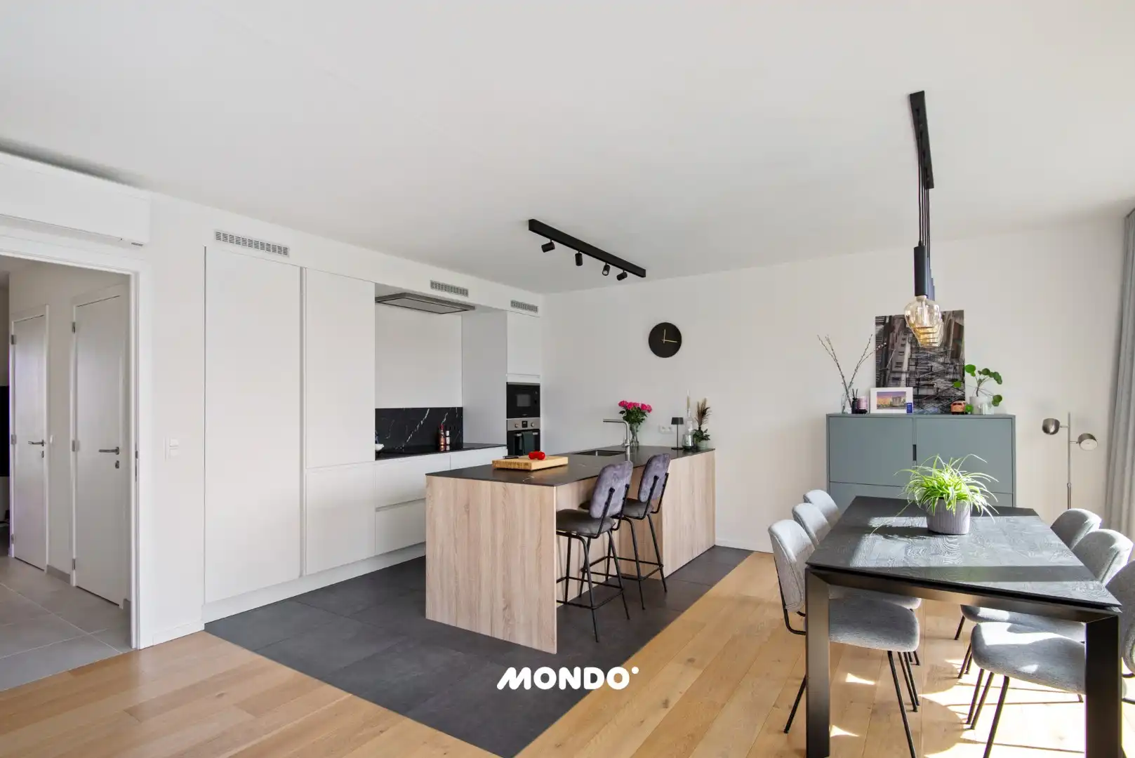 Lichtrijk 2 slaapkamerappartement met ruim terras en open zicht op de vaart foto 9