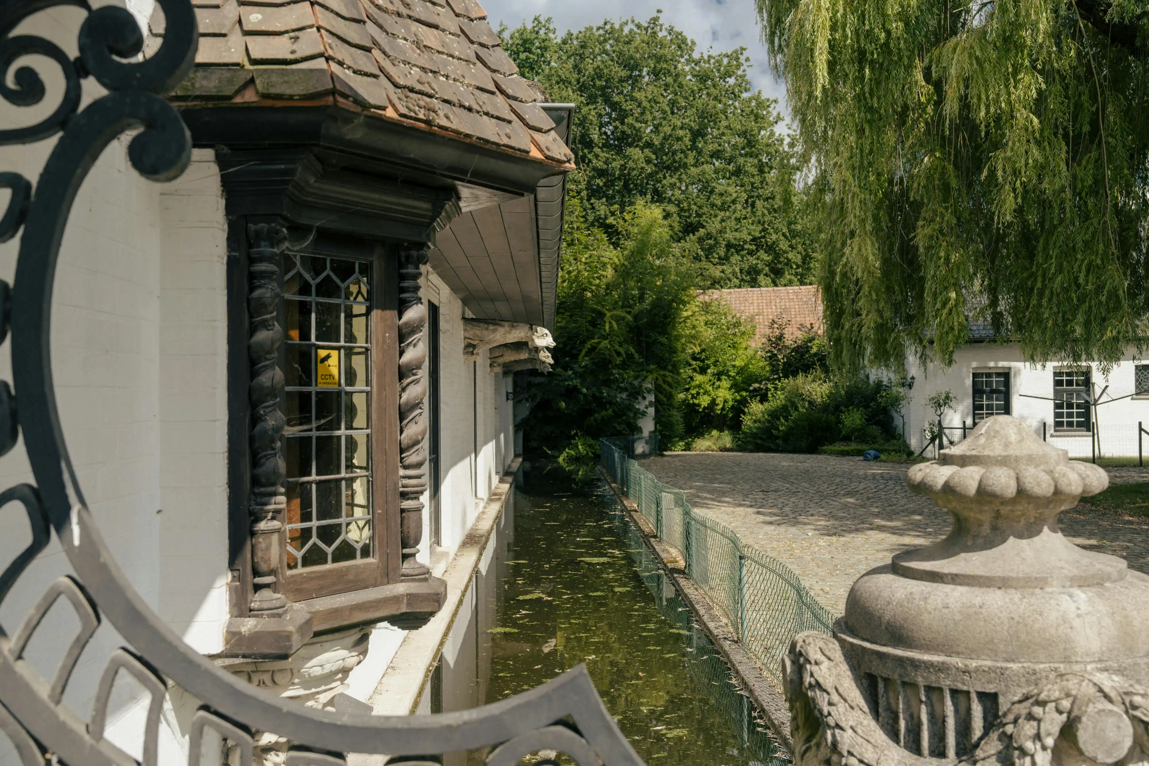 Unieke villa met vijver te koop aan de rand van Roeselare foto 40