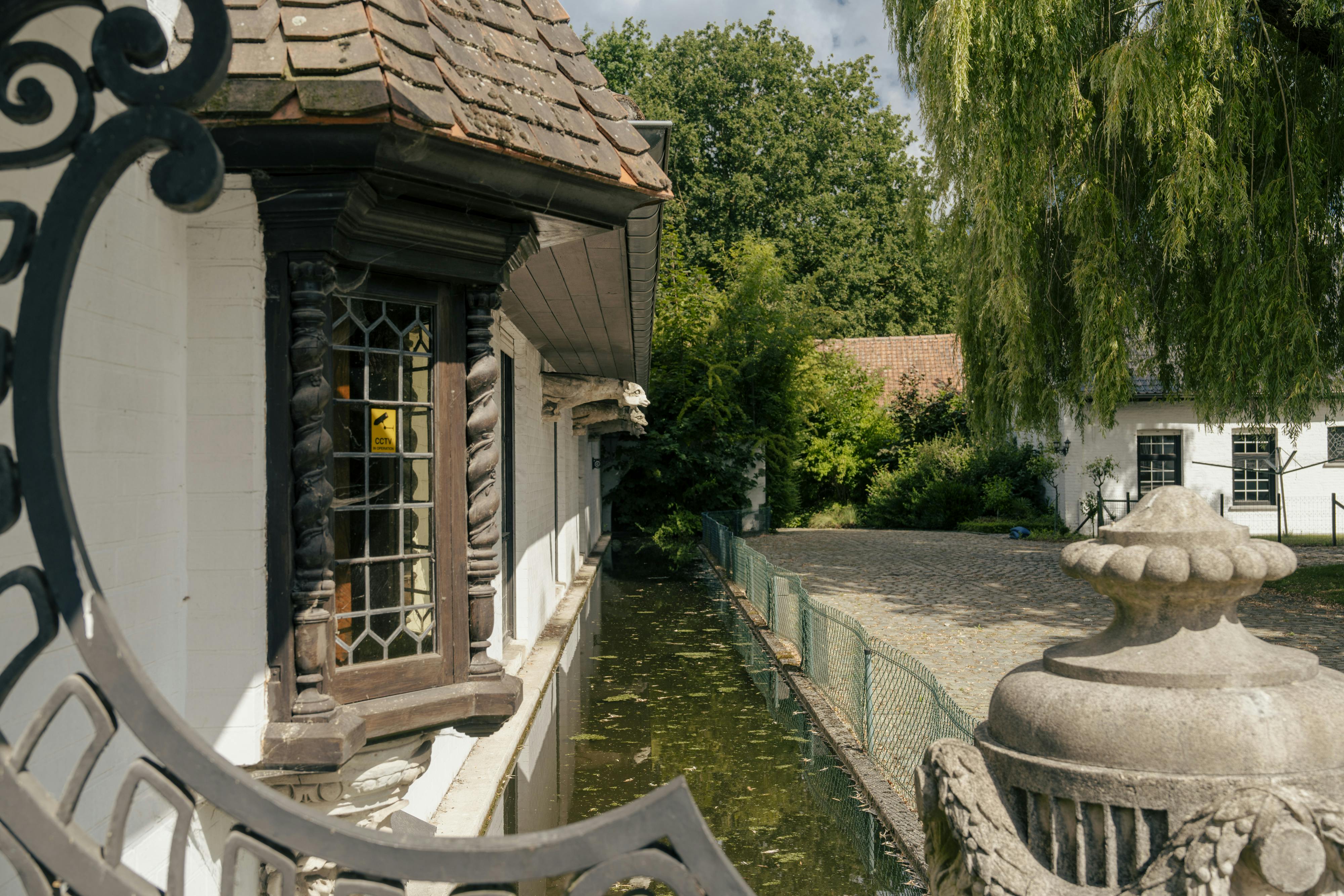 Unieke villa met vijver te koop aan de rand van Roeselare foto 42