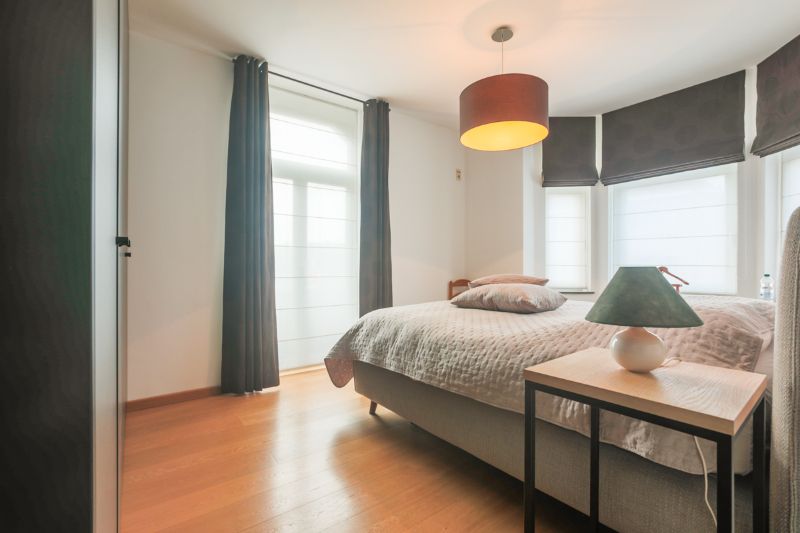 Prachtig Art-Deco-burgerhuis, met 3 slaapkamers, bureau, garage, tuin....(vloerverwarming, zonneboiler,elektr. goedgekeurd...) foto 7