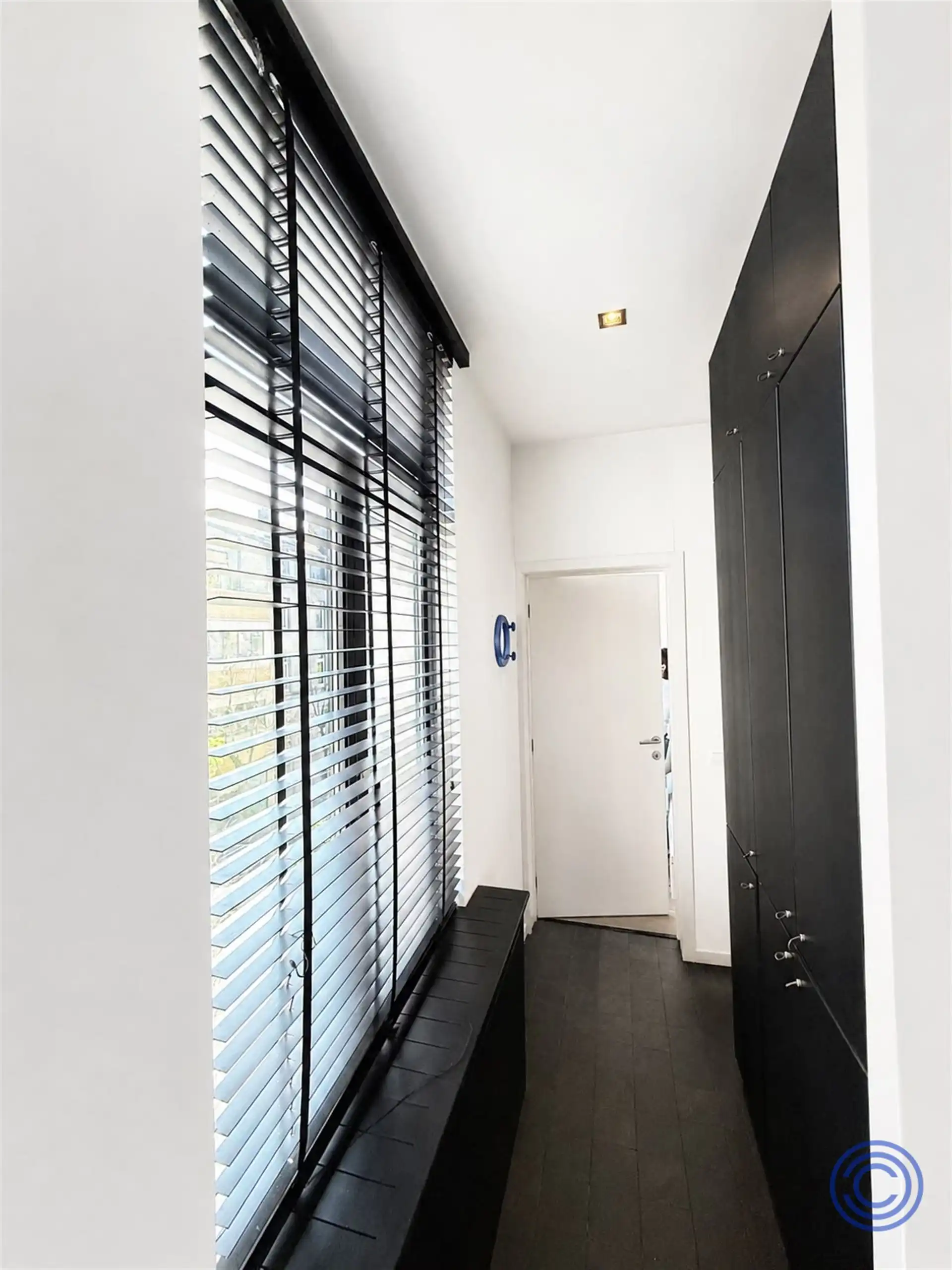 Een gezellig, volledig gemeubeld appartement op een toplocatie op het bruisende Zuid, met terras en mooi zicht op de Marnixplaats. foto 8