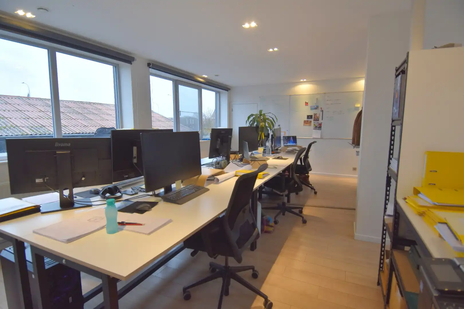 Instapklare kantoorruimte op een uiterst strategische locatie in Bissegem foto 7