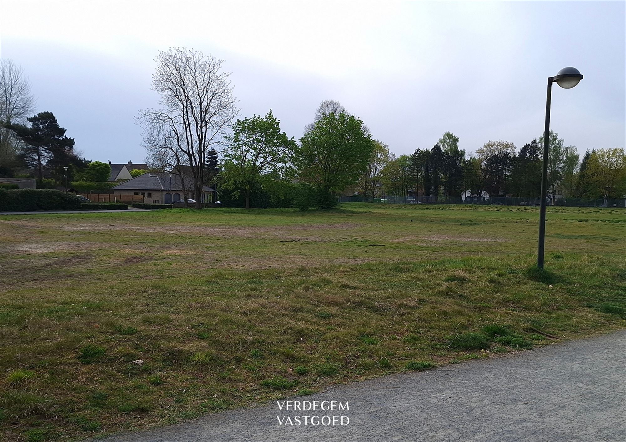 Mooi gelegen projectgrond voor meergezinswoningen - site oud zwembad foto 4