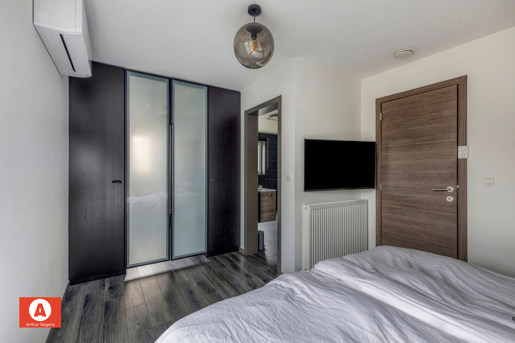 Ruime energiezuinige villa met 5 slaapkamers op toplocatie! foto 12