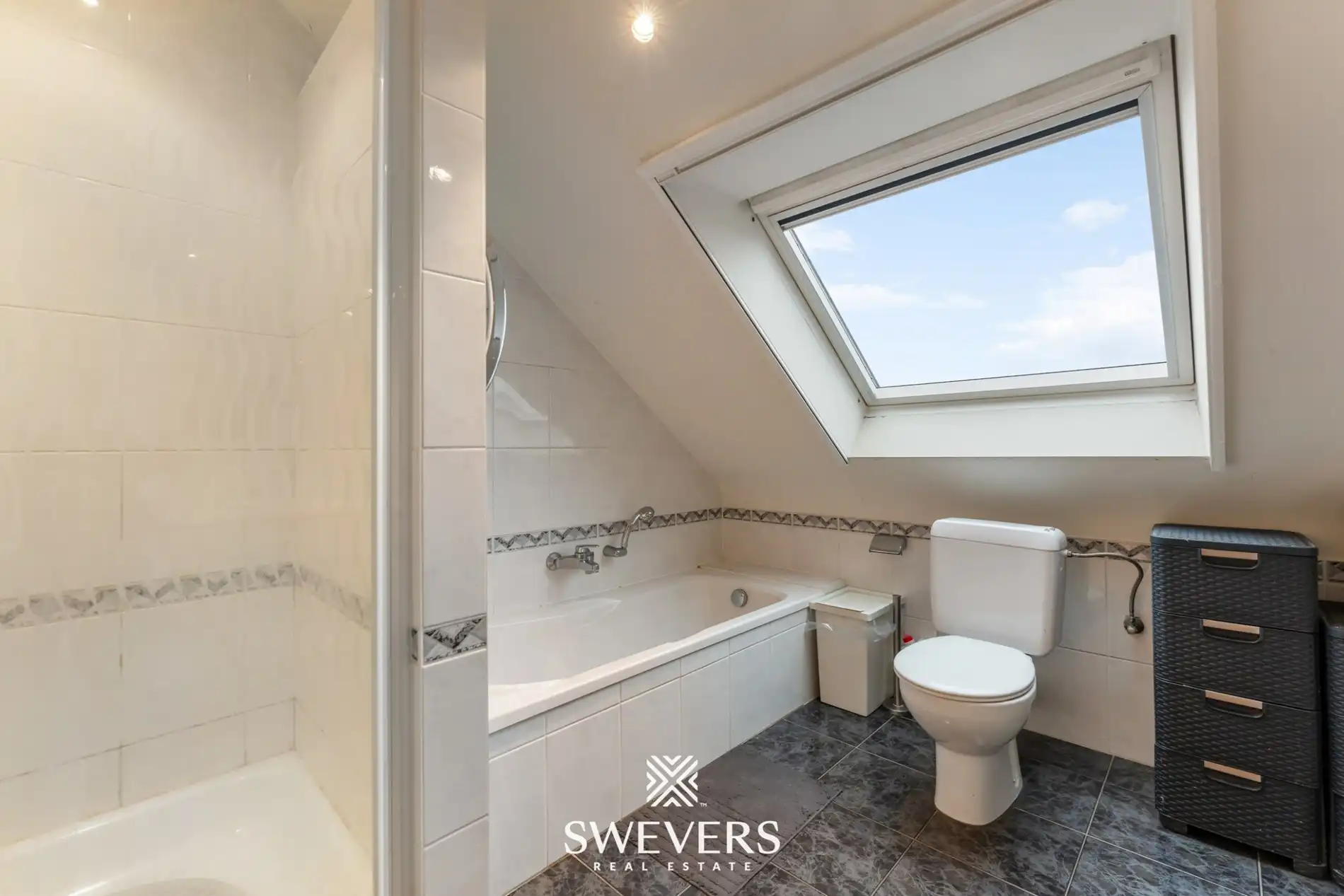 Opbrengsteigendom met handelspand, ruim appartement en uitbreidingspotentieel in hartje Heusden-Zolder foto 40