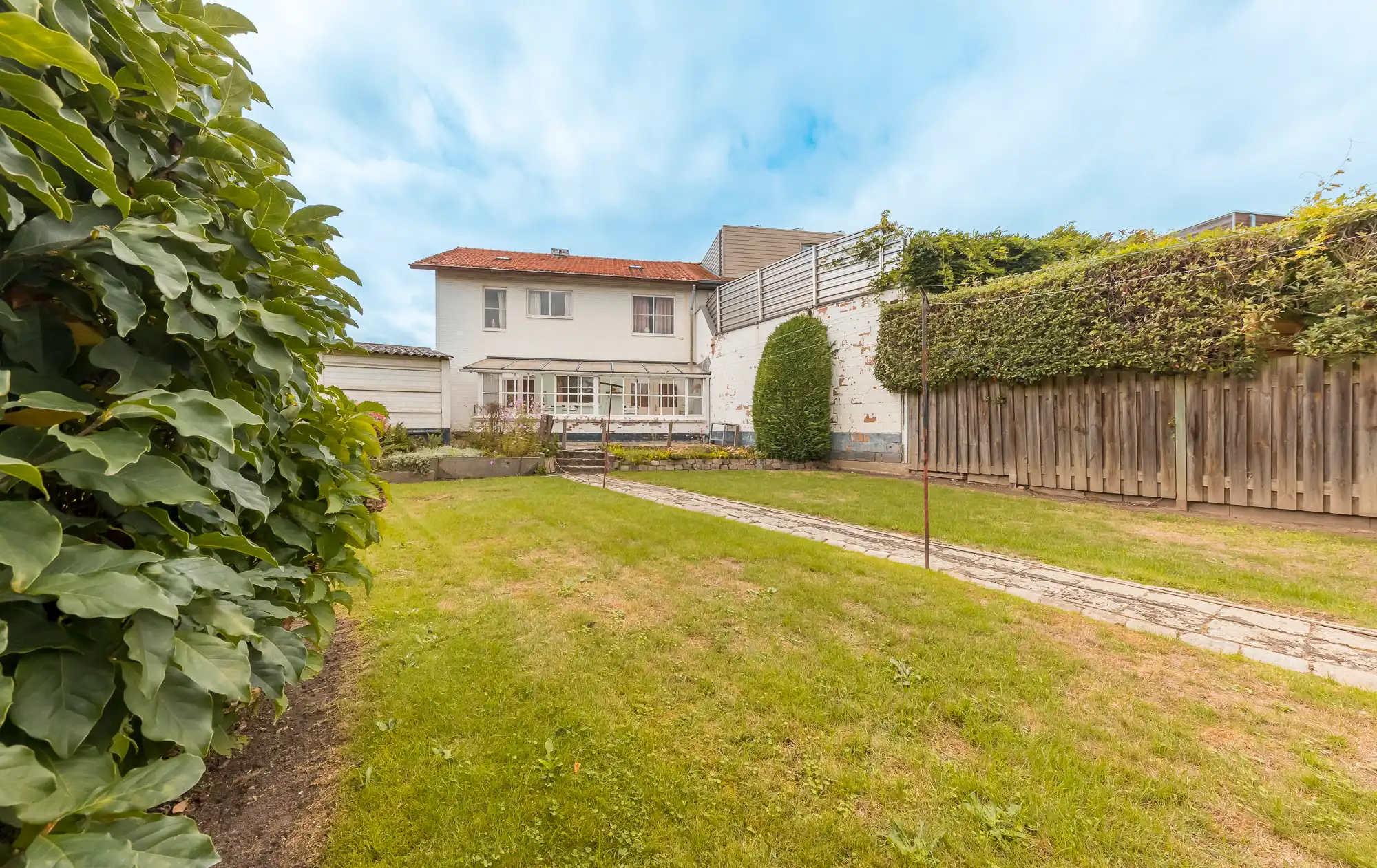 TE KOOP: Mooie op te frissen woning met 3 slaapkamers, garage en veel potentieel foto 17