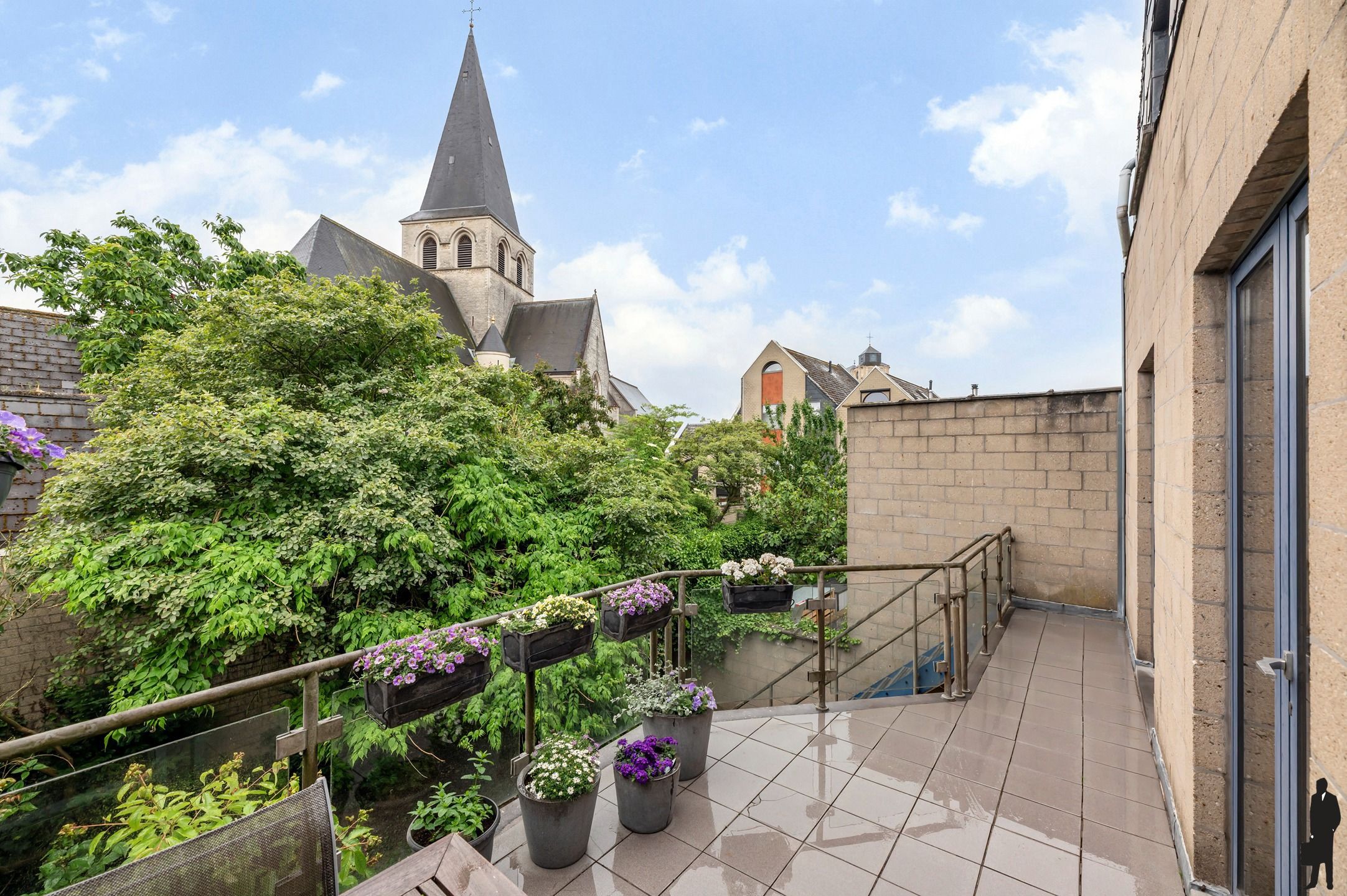 Ruime en rustig gelegen woning (ca. 230m²) met 4 slk’s, 2 badk, garage en stadstuin. foto 2