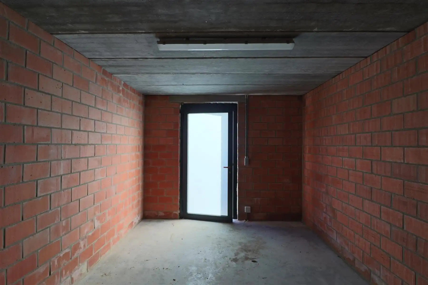 Gerenoveerd appartement op de 1ste verdieping met 2 slaapkamers, royaal terras en garage. Gelegen nabij centrum Hoogstraten. foto 13