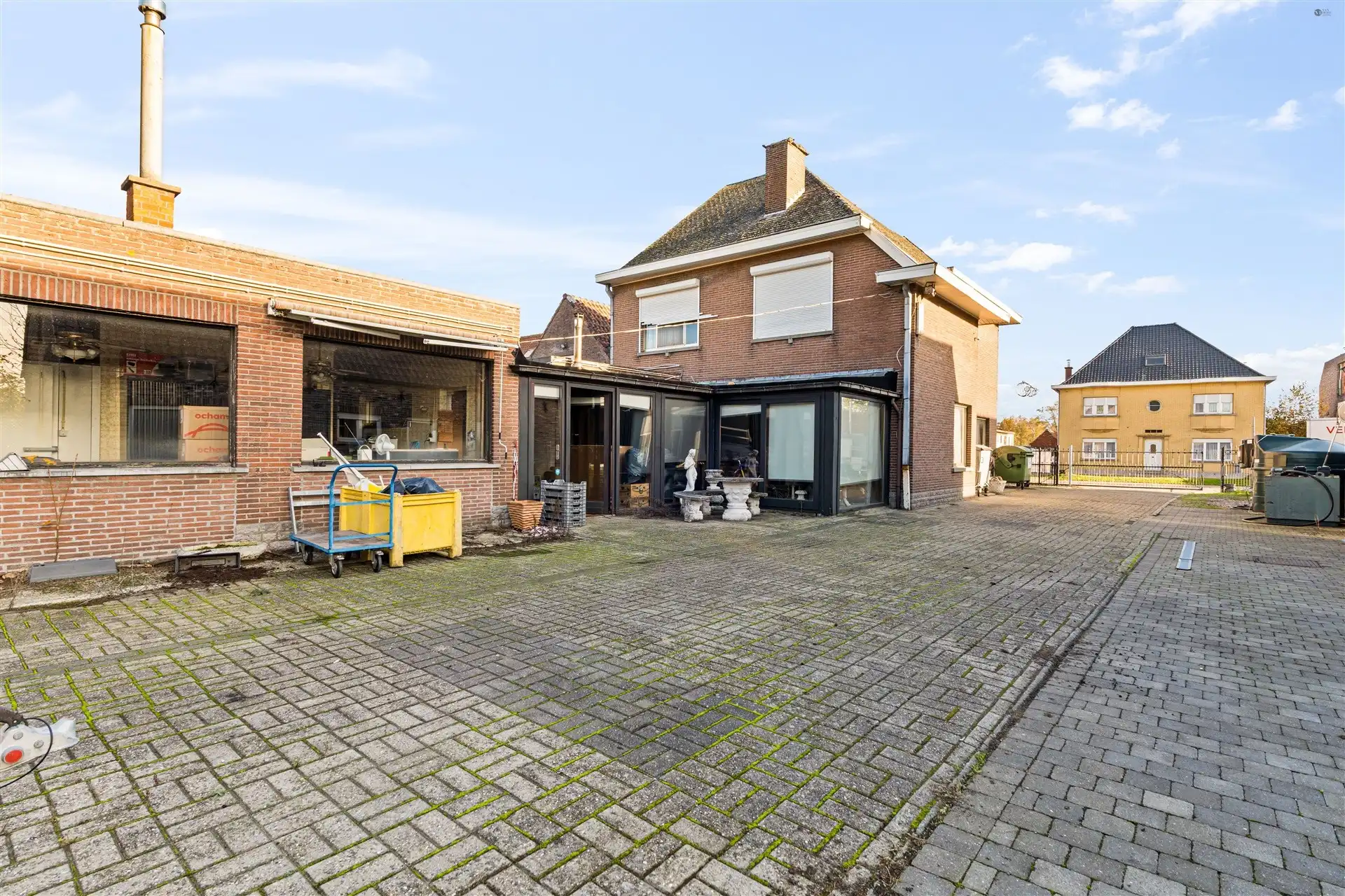 Grote grond met 2 woningen en magazijn van 700m² foto 27