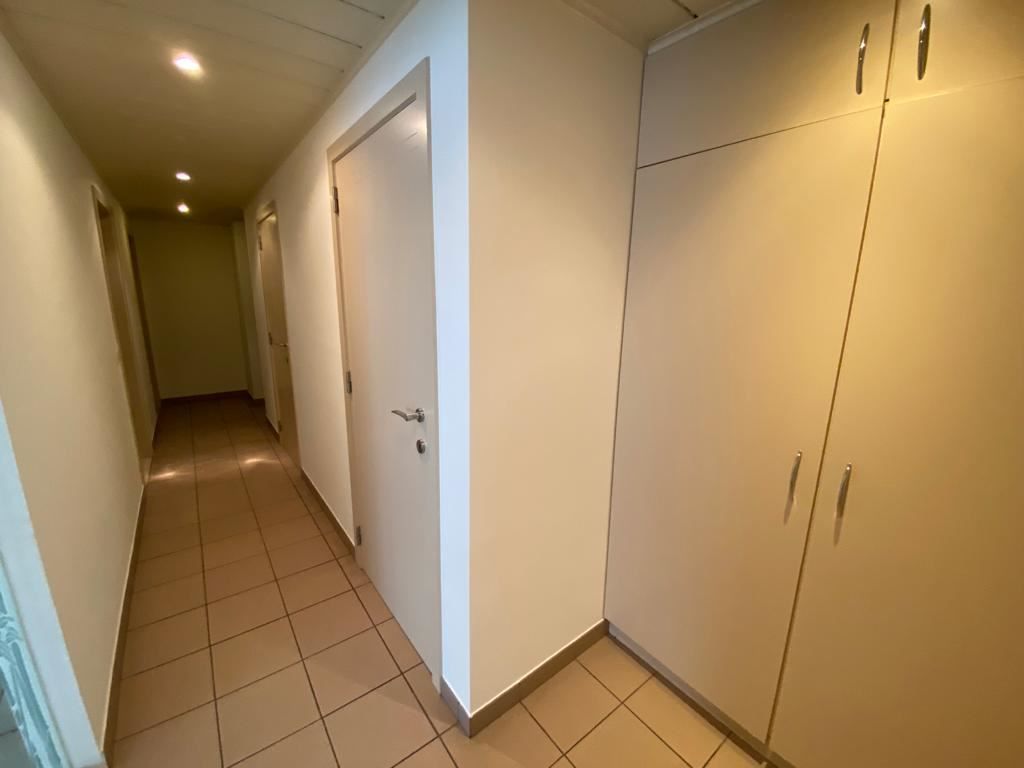 Leuk gelegen 2-slaapkamerappartement foto 12