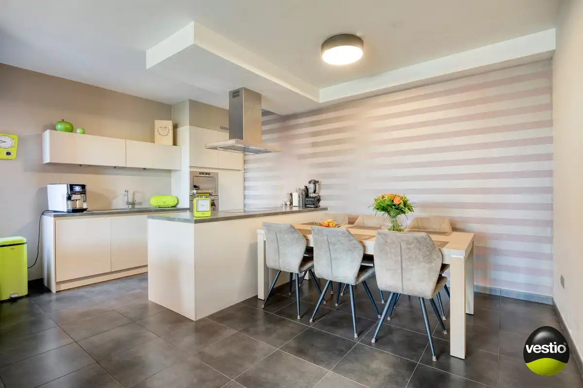 Instapklaar gelijkvloers appartement met uitzonderlijk groot terras op toplocatie in Hasselt foto 3