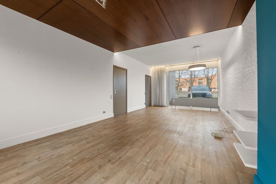 RUIME KANTOORRUIMTE VLAKBIJ HET CENTRUM VAN SINT-TRUIDEN foto 9