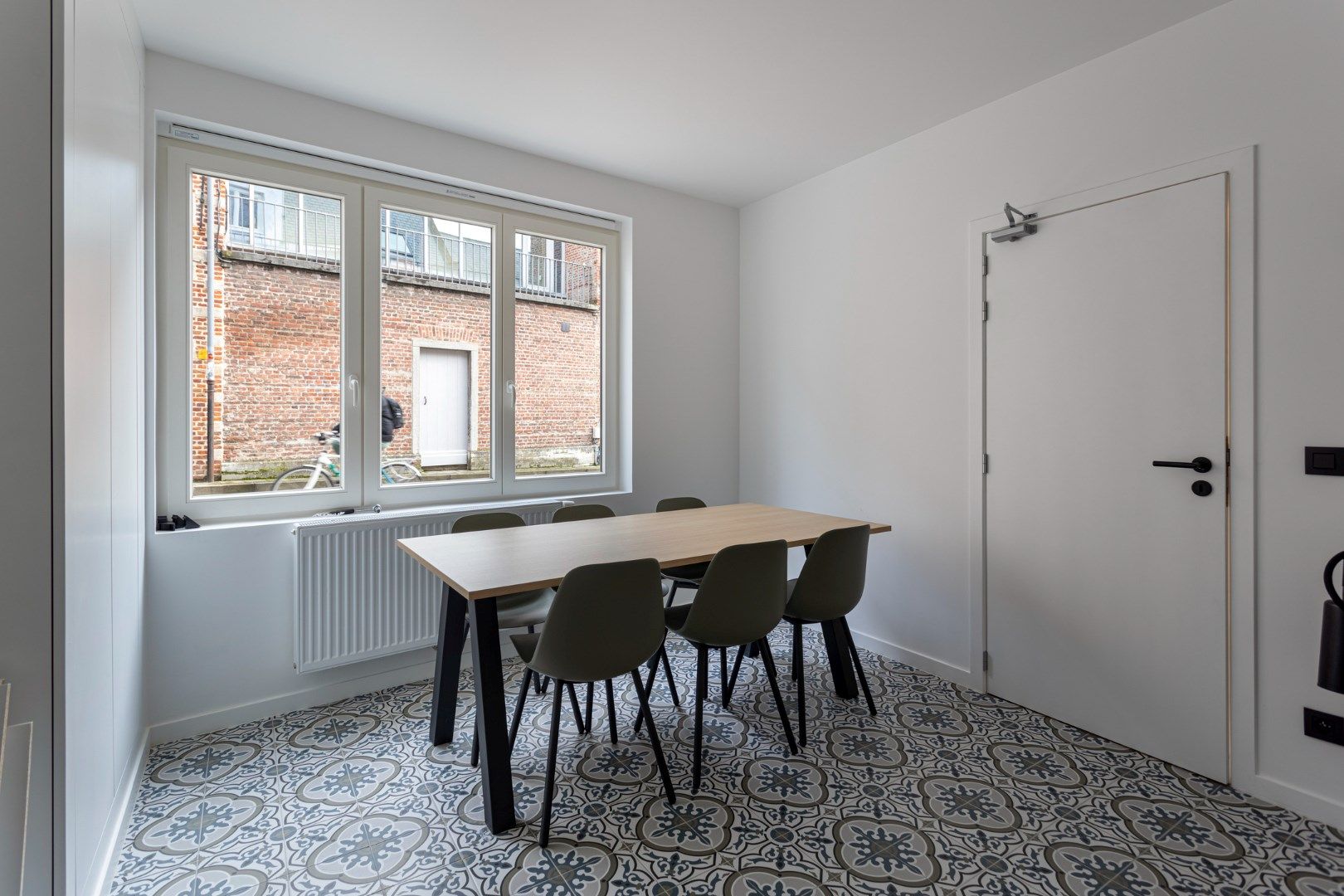 Volledig gerenoveerde studentenkamer in residentie met 29 studentenkamers met eigen sanitair in hartje Leuven  foto 3