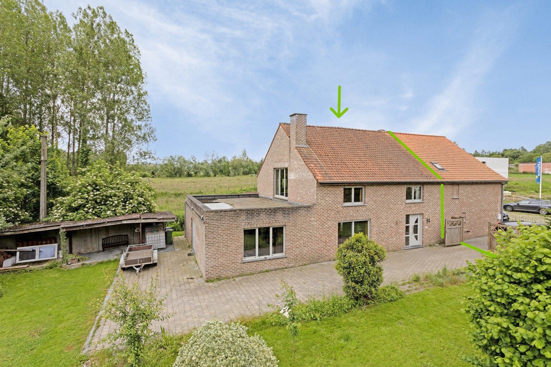 Deels te renoveren driegevelwoning met 2 slaapkamers en tuin foto 2