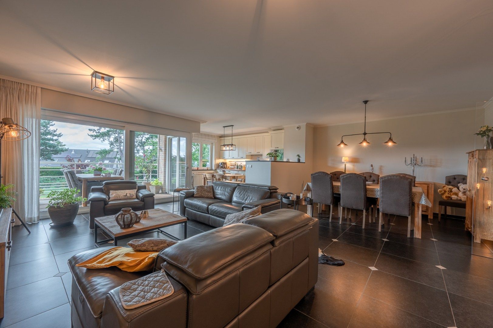 Subliem gelegen appartement met mooi terras! foto 4