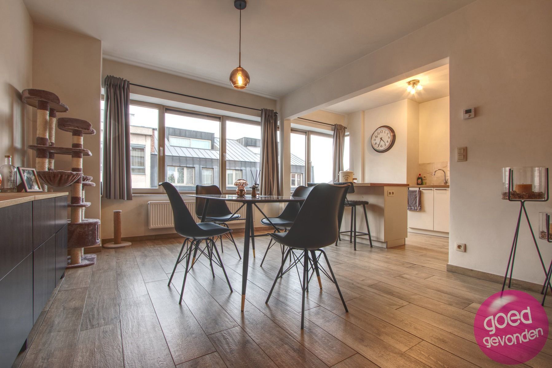 App 2 slk - lift - balkon - volledig vernieuwd - centraal foto 5