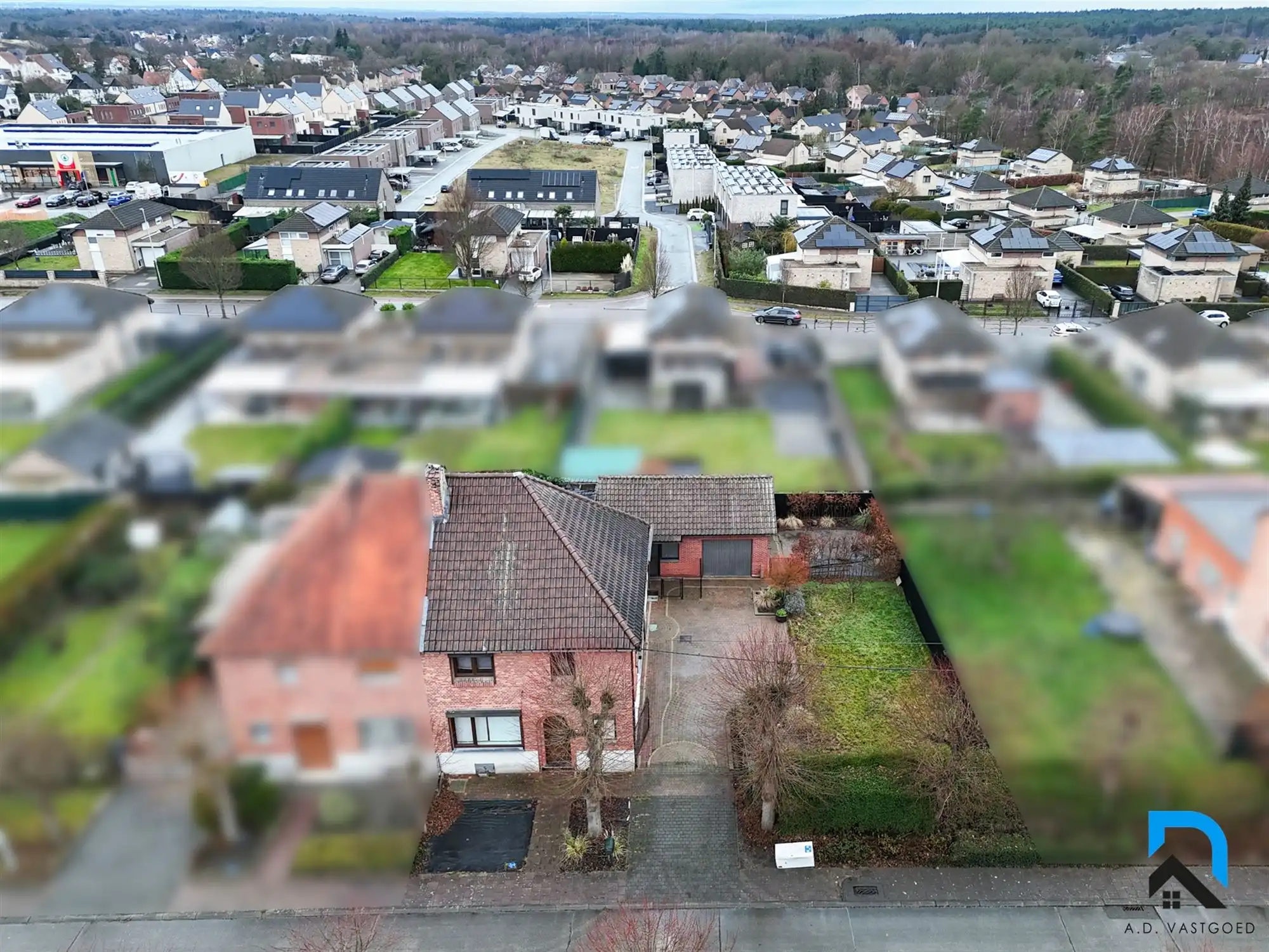 Mooie woning met tuin en garage foto 4